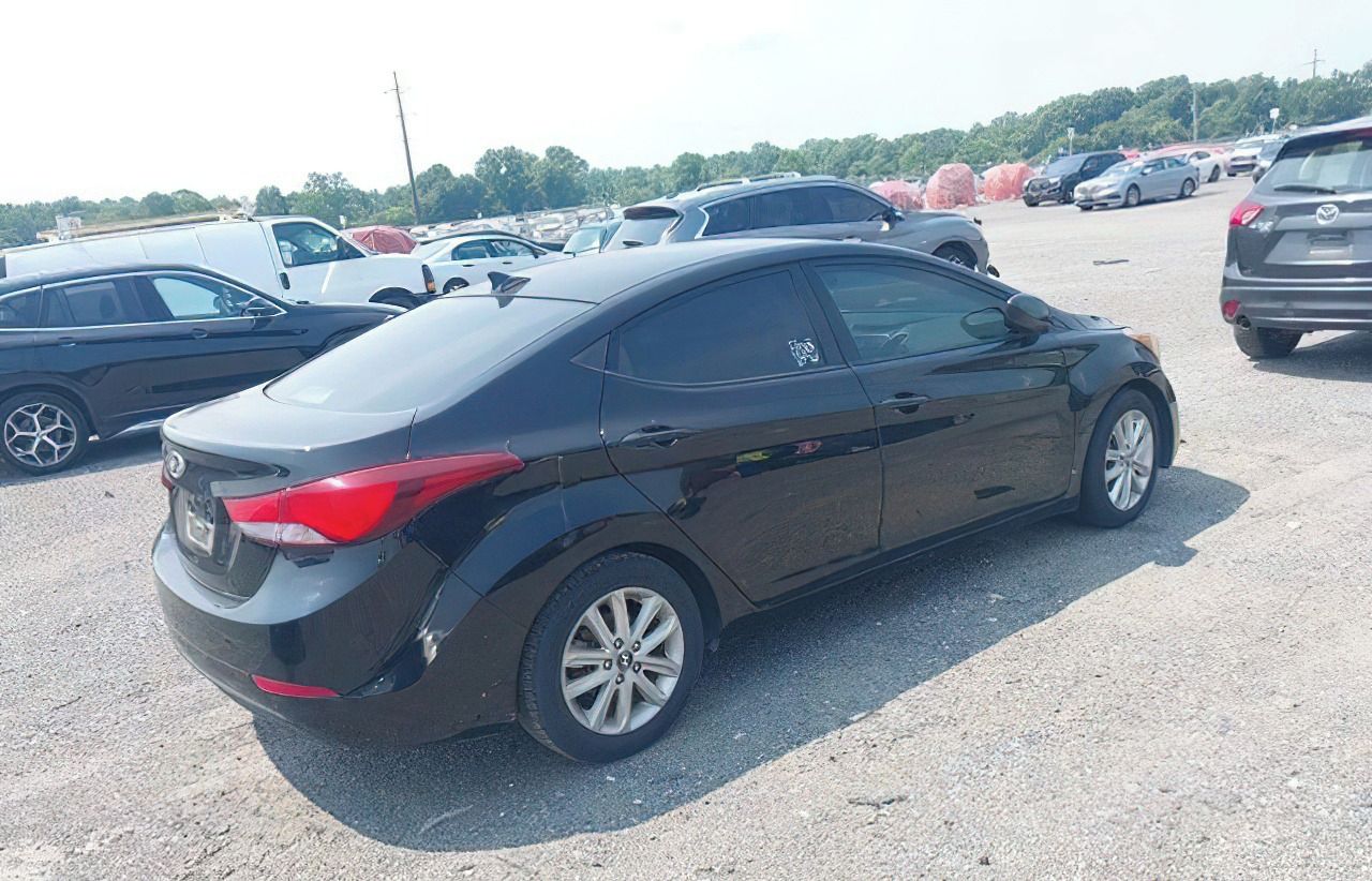 Hyundai Elantra, Auto na cestě - fotka 4