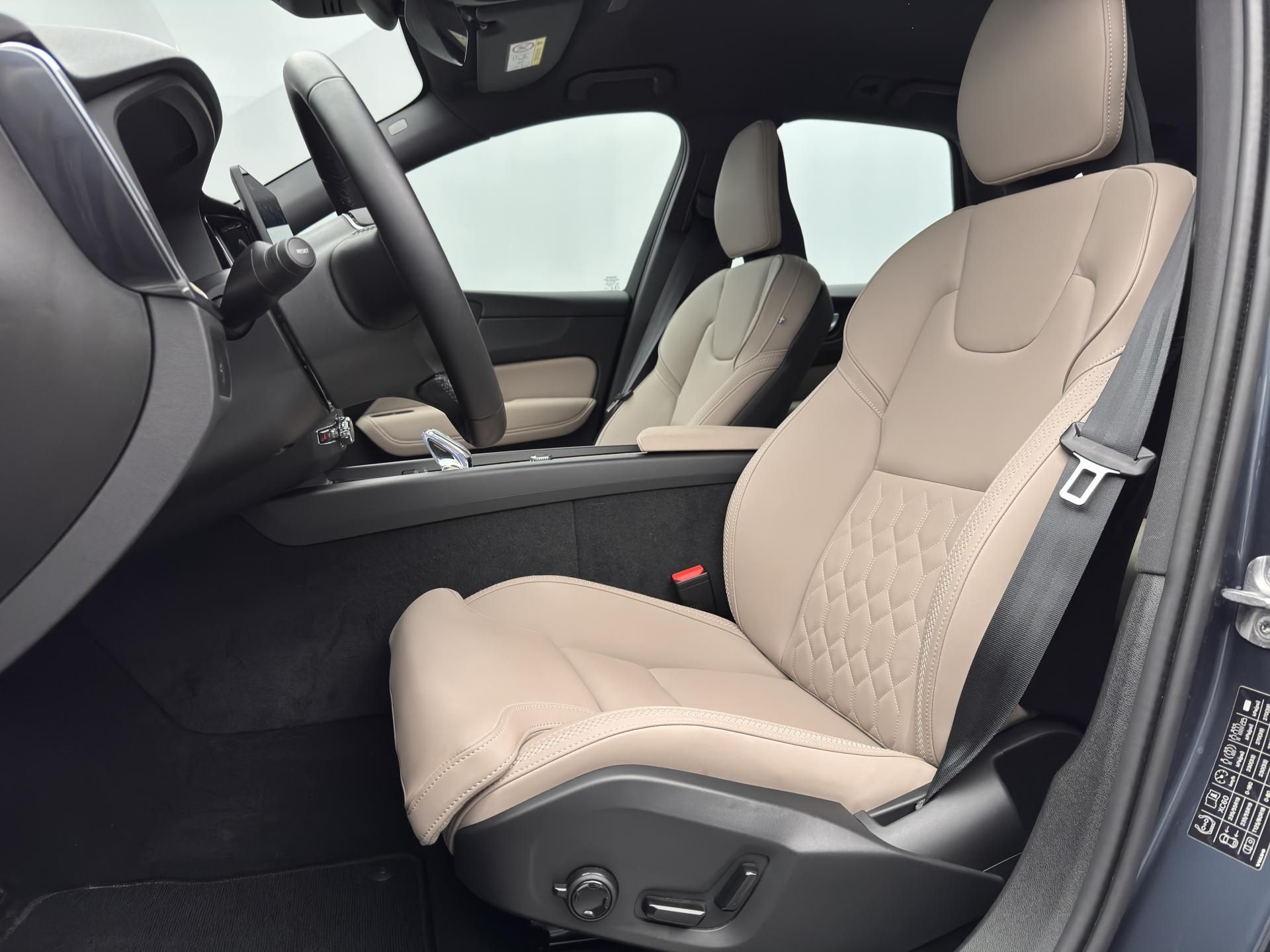 Volvo XC60, B5 AWD BRIGHT PLUS CZ 1.maj - fotka 4