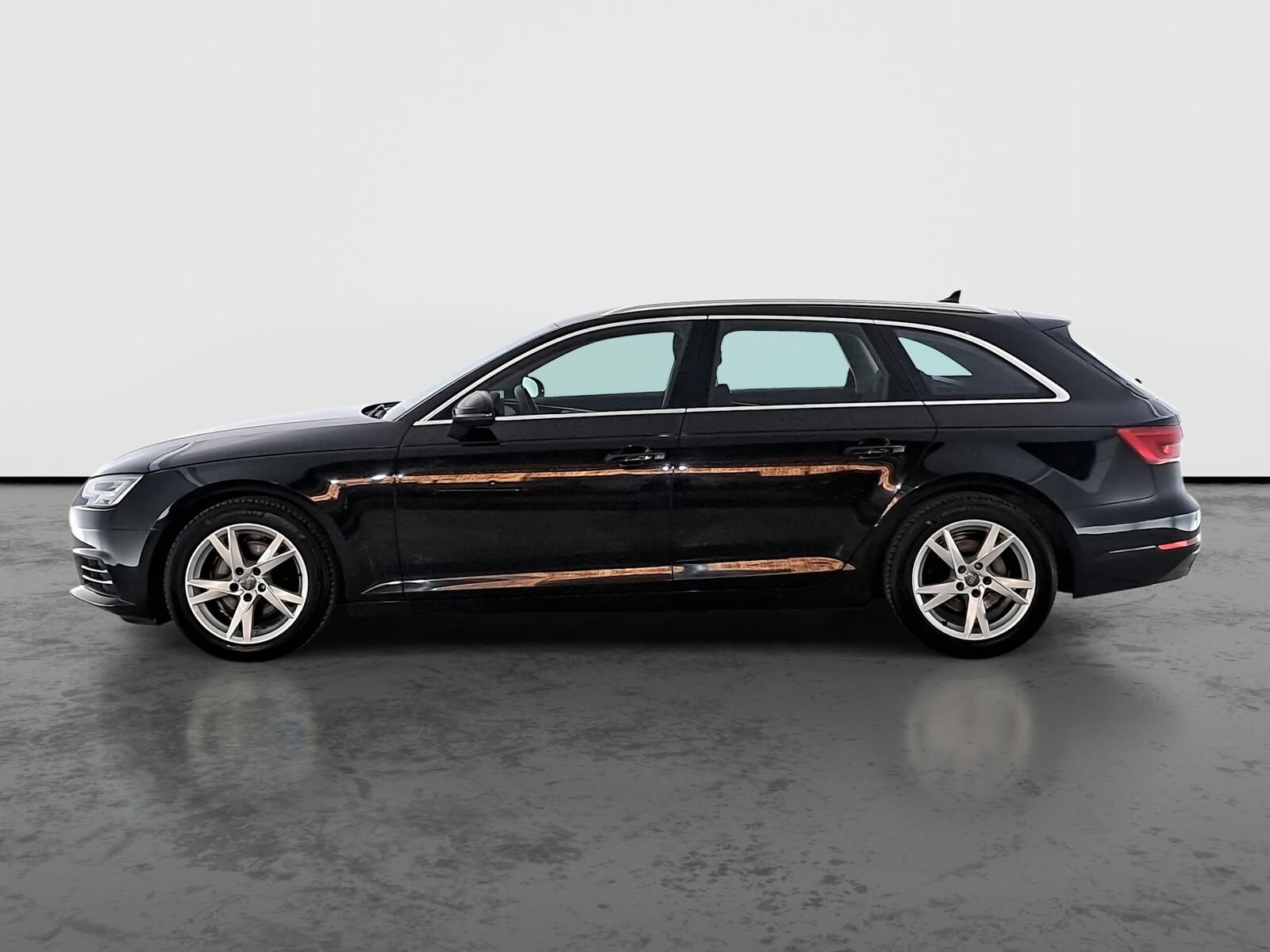 Audi A4, 2.0 TDI, Automatická klima - fotka 3