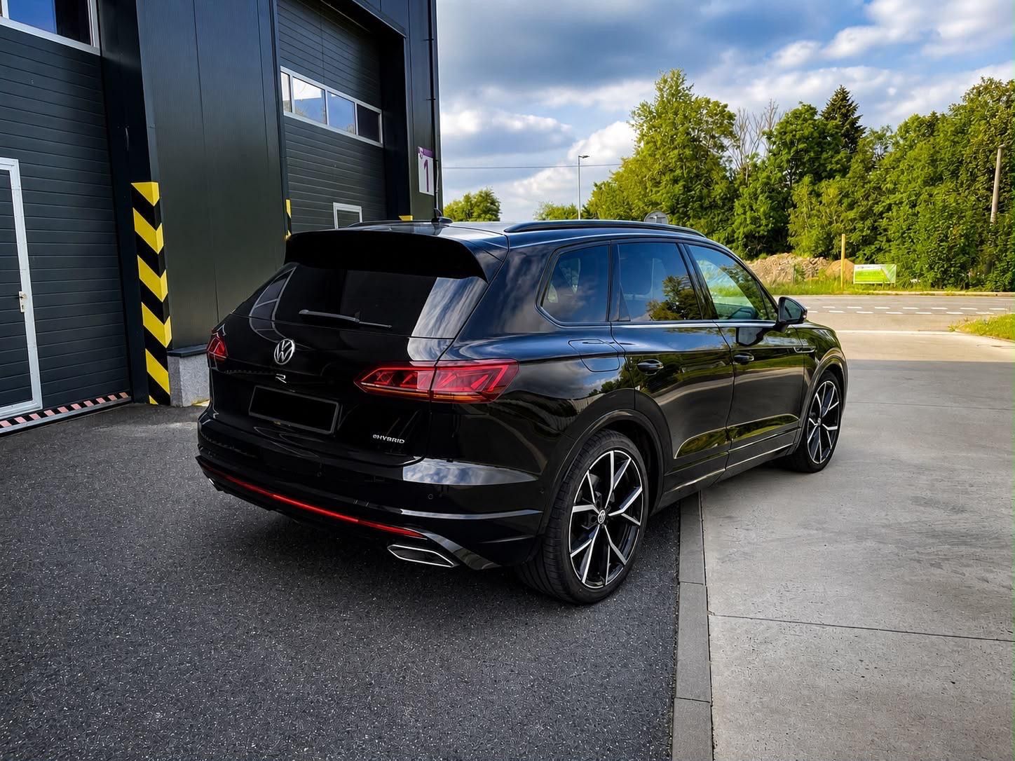 Volkswagen Touareg, R eHybrid 3.0 V6 TSi 340kW DPH - fotka 4