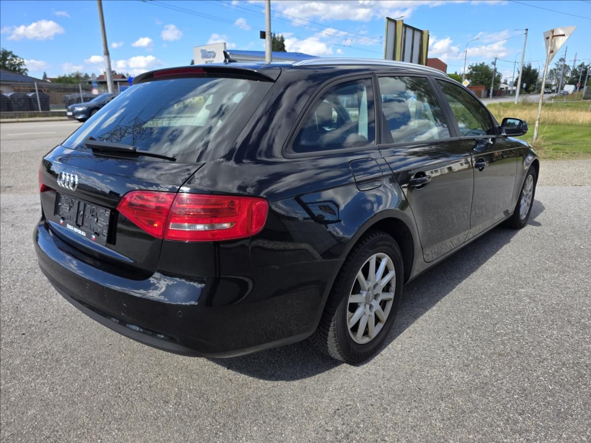 Audi A4, 2,0 TDI 105KW FACELIFT MANUÁL - fotka 6