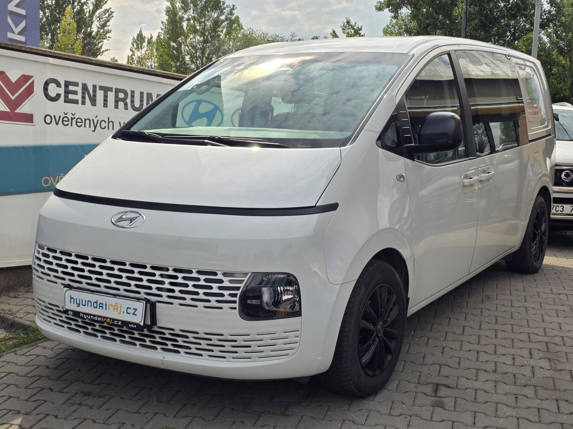 Hyundai Staria, 2.2-1.MAJ-DPH-VAN-6 MÍST - fotka 5