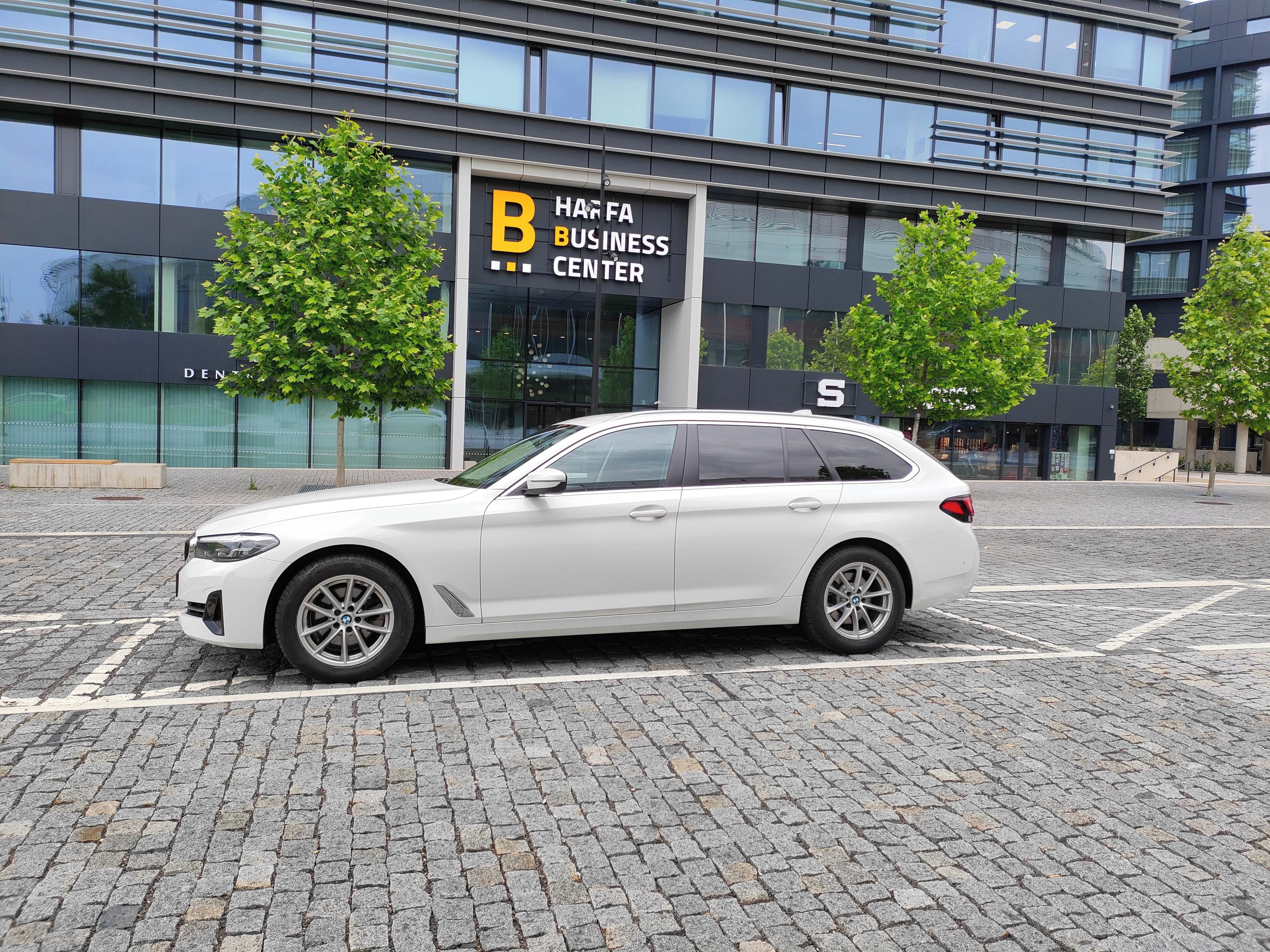 BMW Řada 5, BMW 520d xDrive Touring 140 kW - fotka 2
