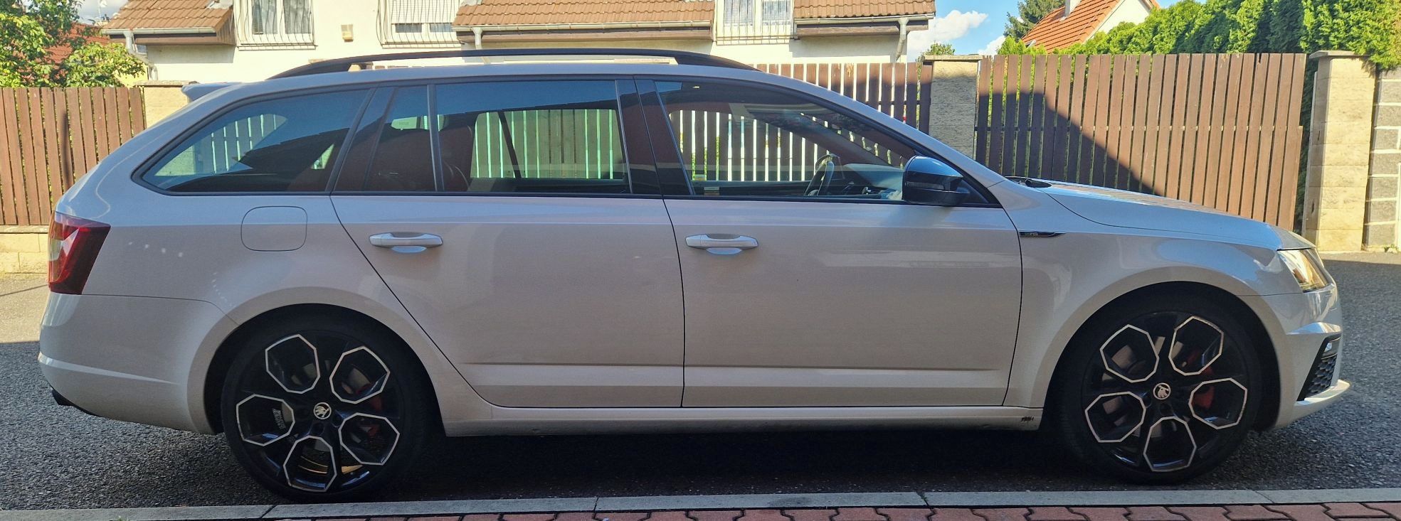 Škoda Octavia, 2.0 TSI DSG RS Combi - fotka 6