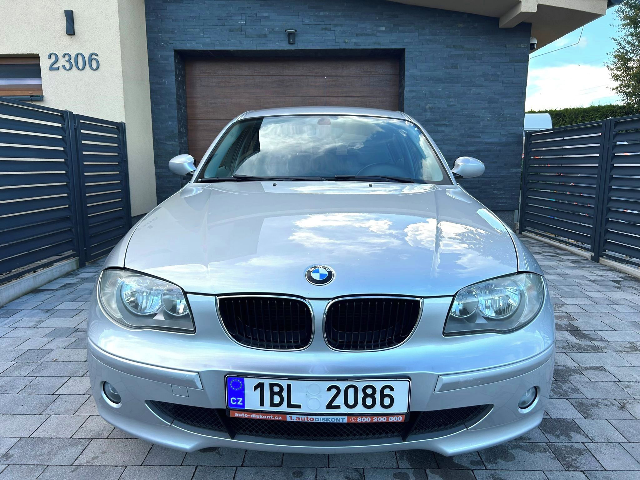 BMW Řada 1, 116i E87 160tis km Nová STK - fotka 2