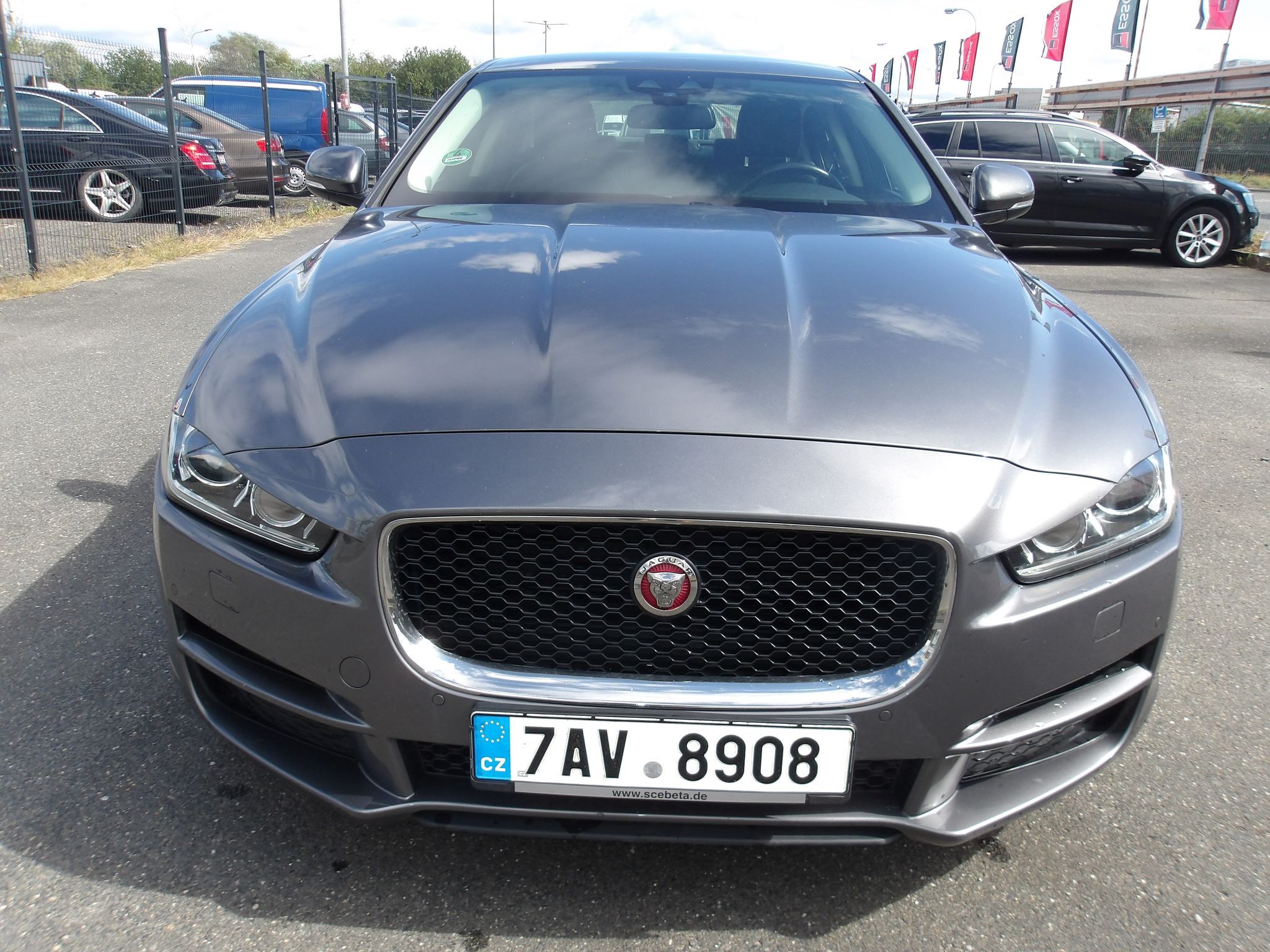 Jaguar XE, 2,0D 120kW NAJ:133000km !!! - fotka 3