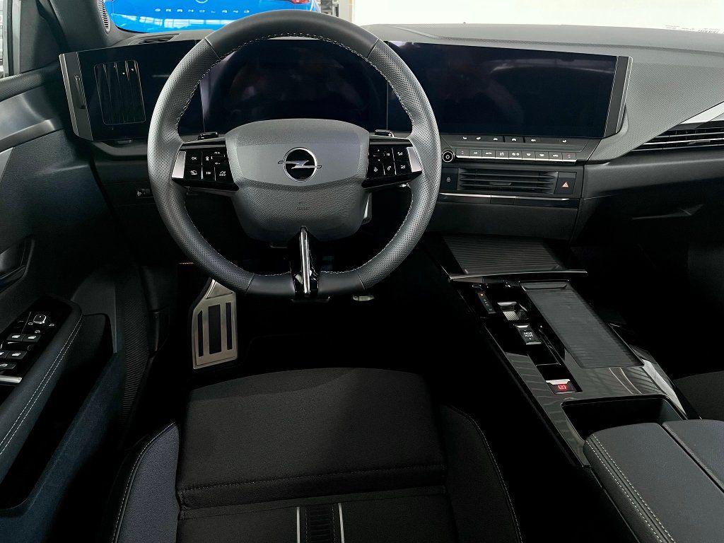 Opel Astra, ST GS 130k Automat - fotka 5
