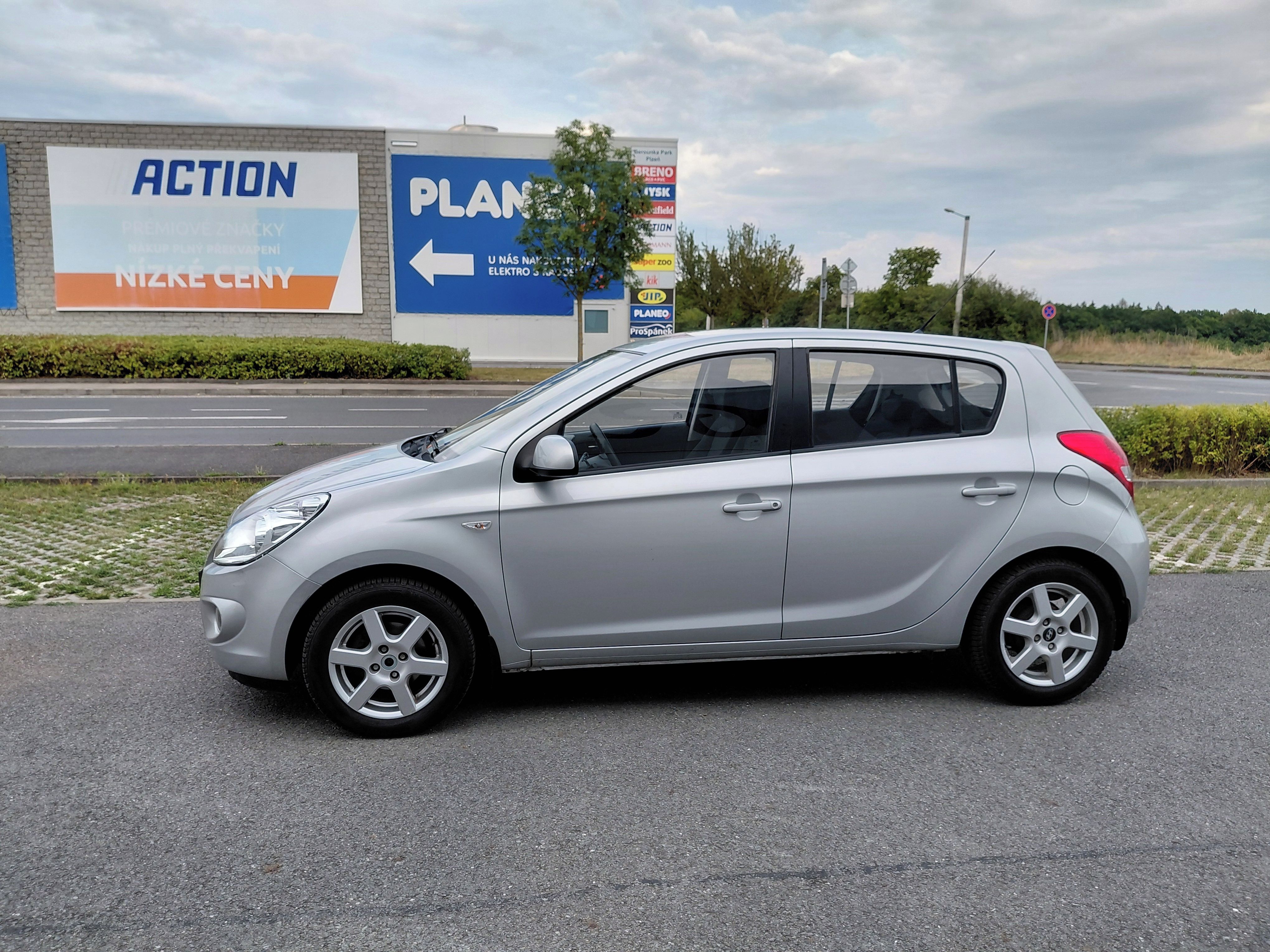Hyundai i20, 1.2i STK 09/2028,NOVÉ PNEU,TOP - fotka 4