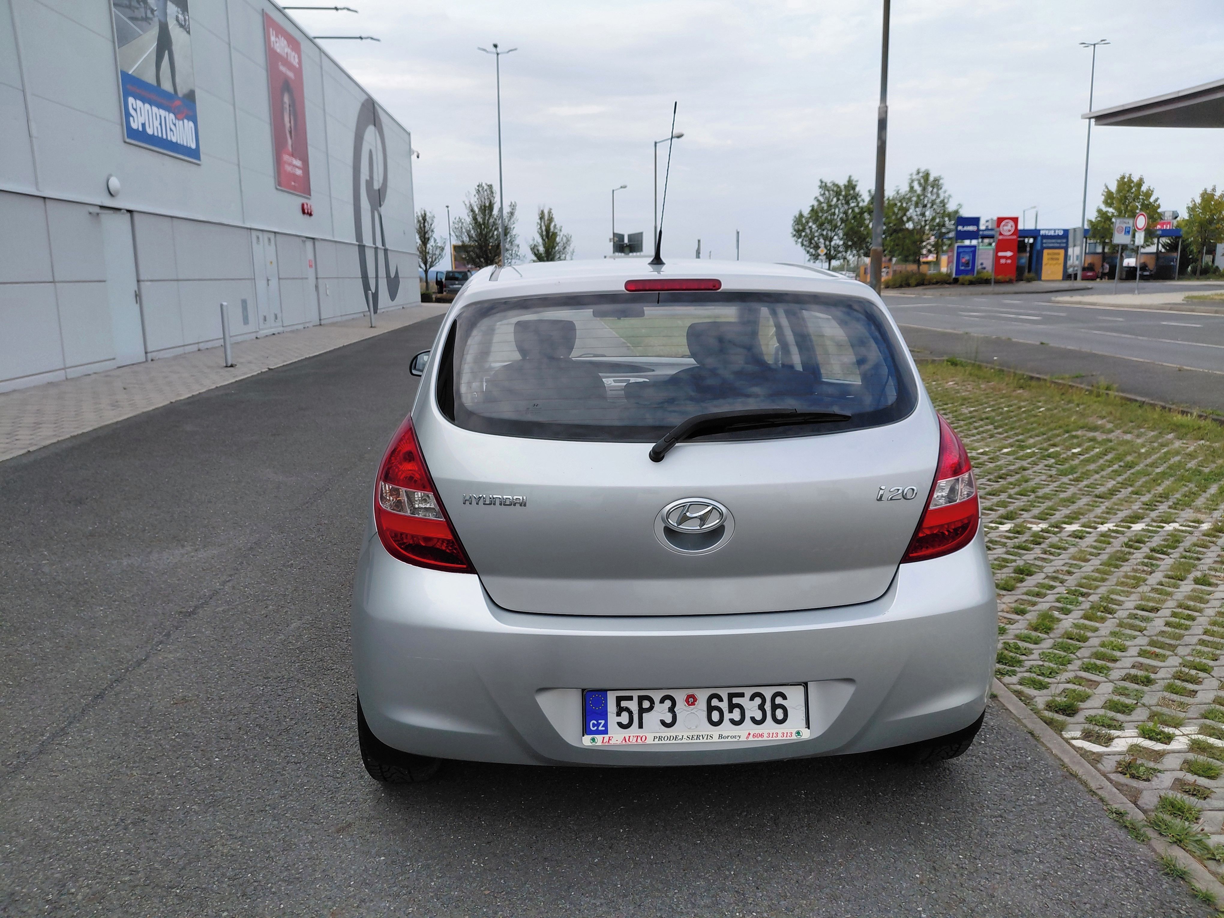 Hyundai i20, 1.2i STK 09/2028,NOVÉ PNEU,TOP - fotka 6