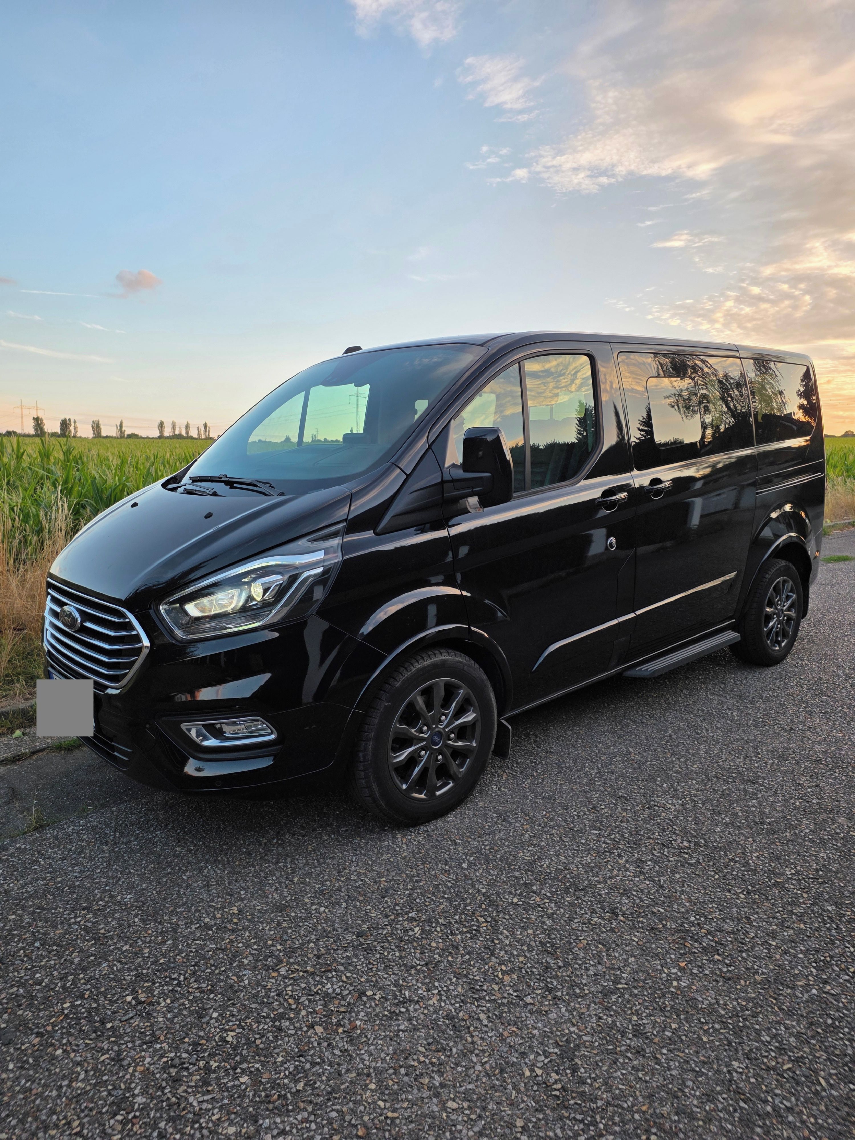 Ford Tourneo Custom, L1 Titanium 2.0D (mHEV) 136 kW - fotka 2