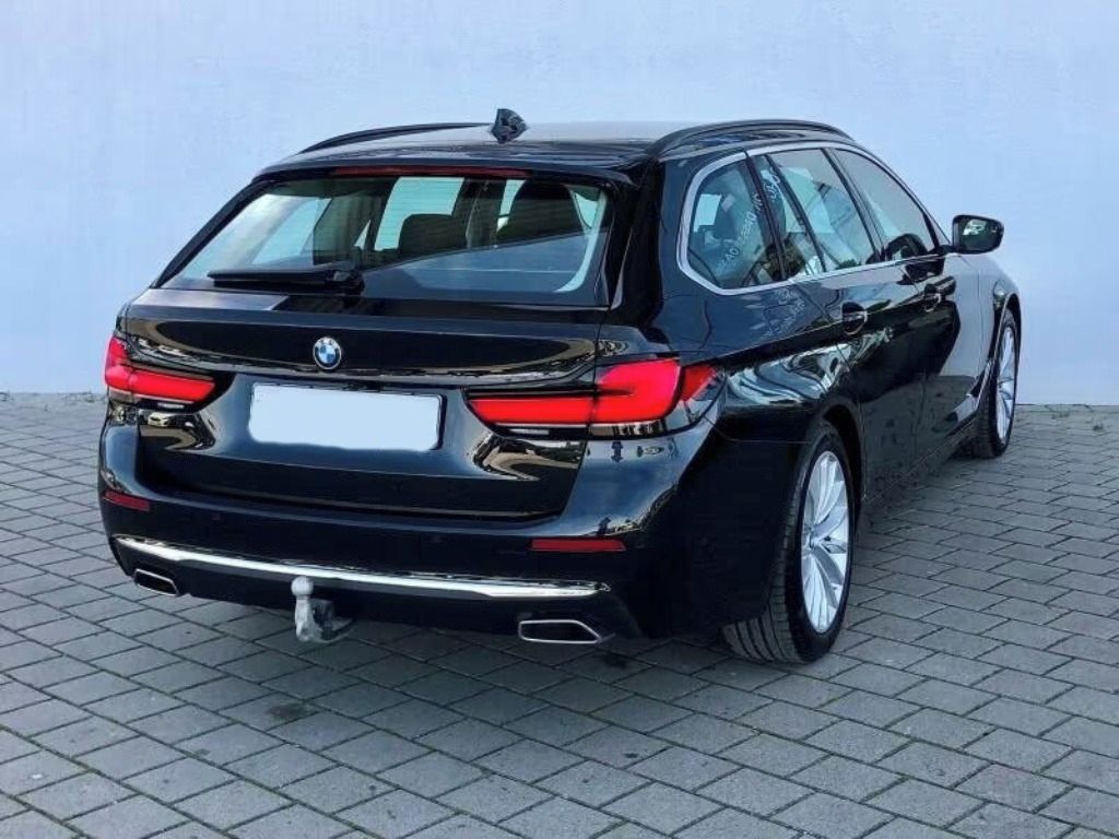 BMW Řada 5, 540i xDrive Touring Luxury - fotka 2