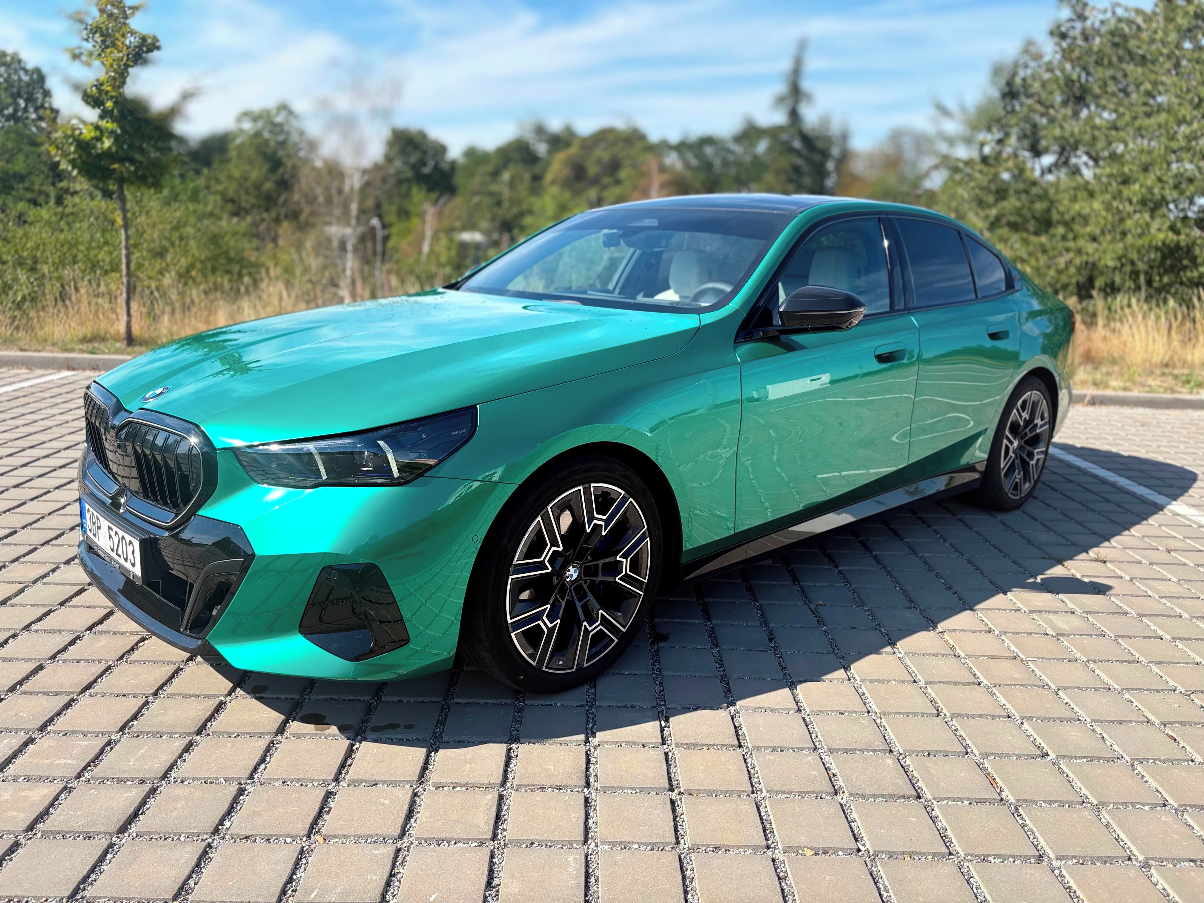 BMW Řada 5, BMW 540d xDrive - fotka 3