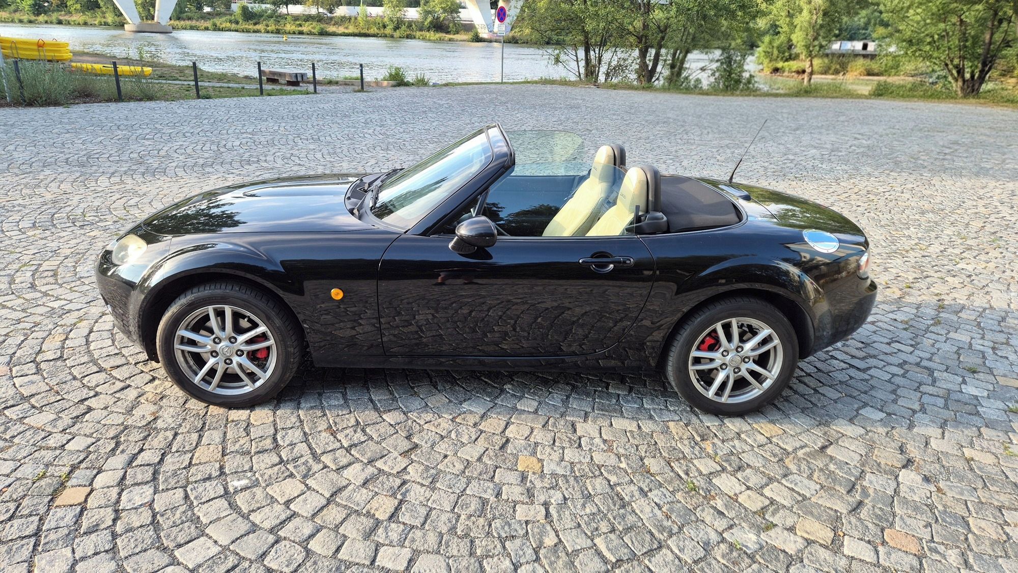 Mazda MX-5, 1.8, 93 kW, garážovaná - fotka 2