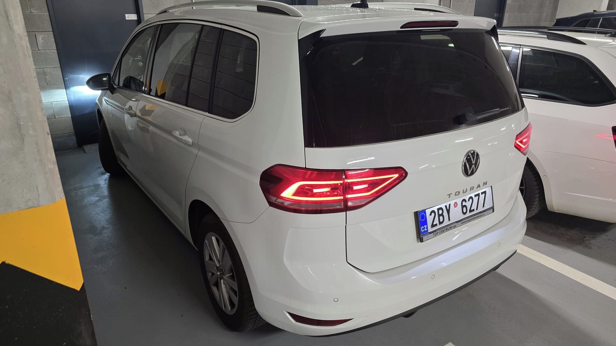 Volkswagen Touran, 7DSG masáž, kamera, zámek řaze - fotka 4