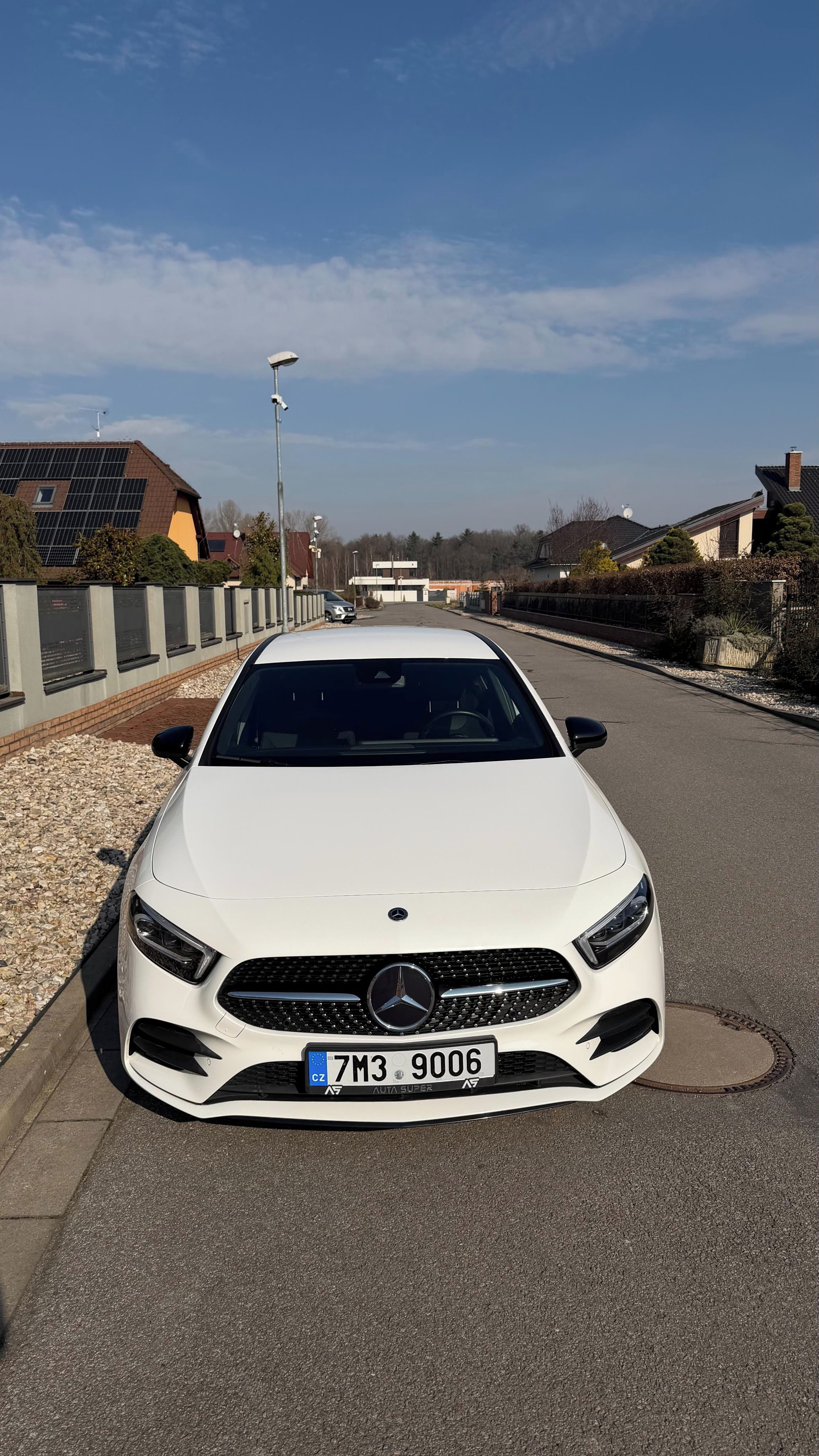 Mercedes-Benz Třídy A, 200 d Sedan, AMG Line - fotka 2