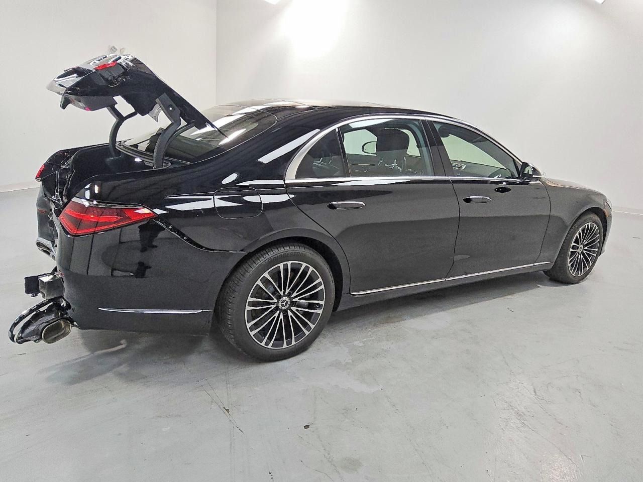 Mercedes-Benz Třídy S, Auto na cestě - fotka 4