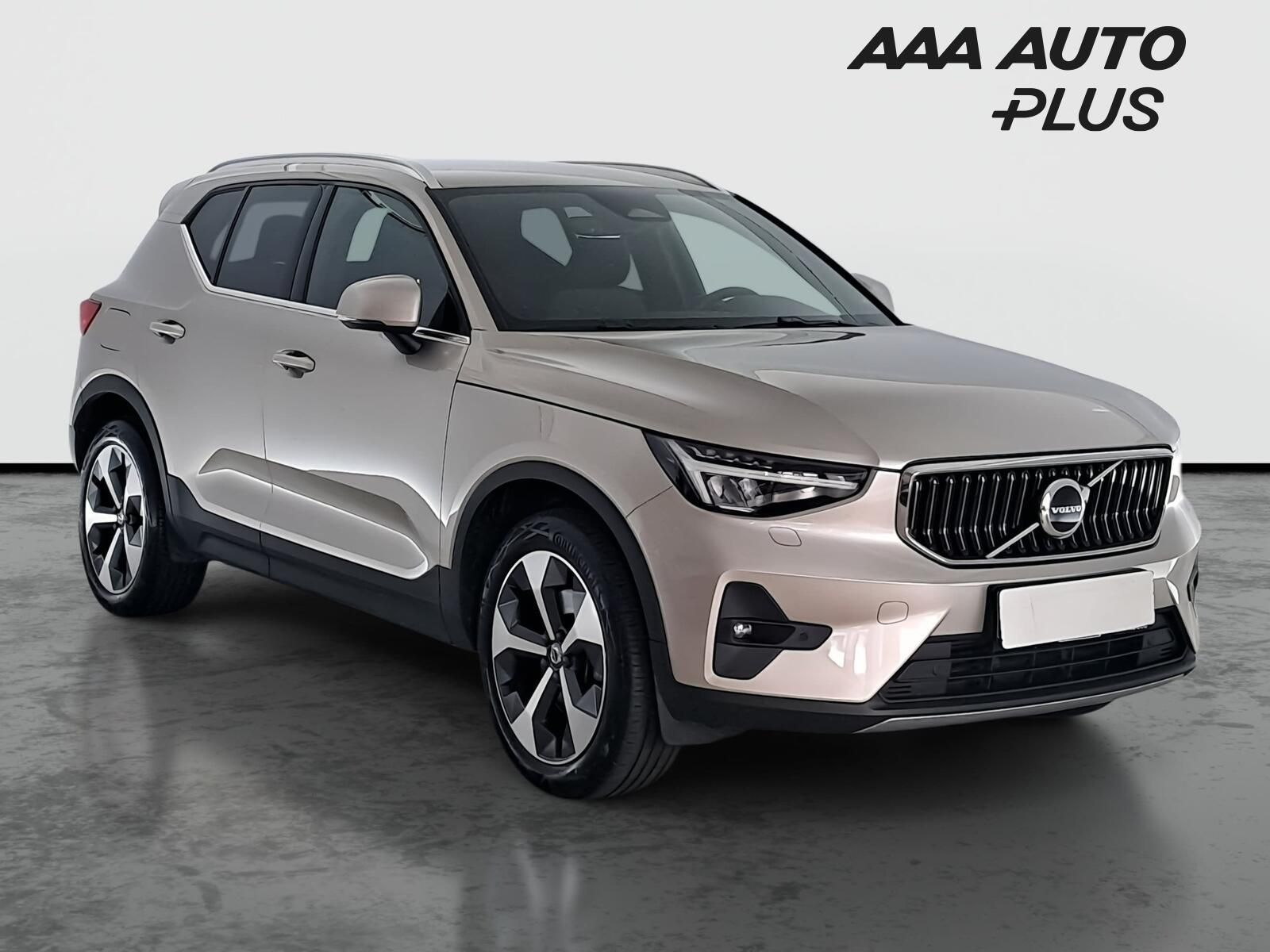 Volvo XC40, B3, Plus, Automat, ČR,1.maj