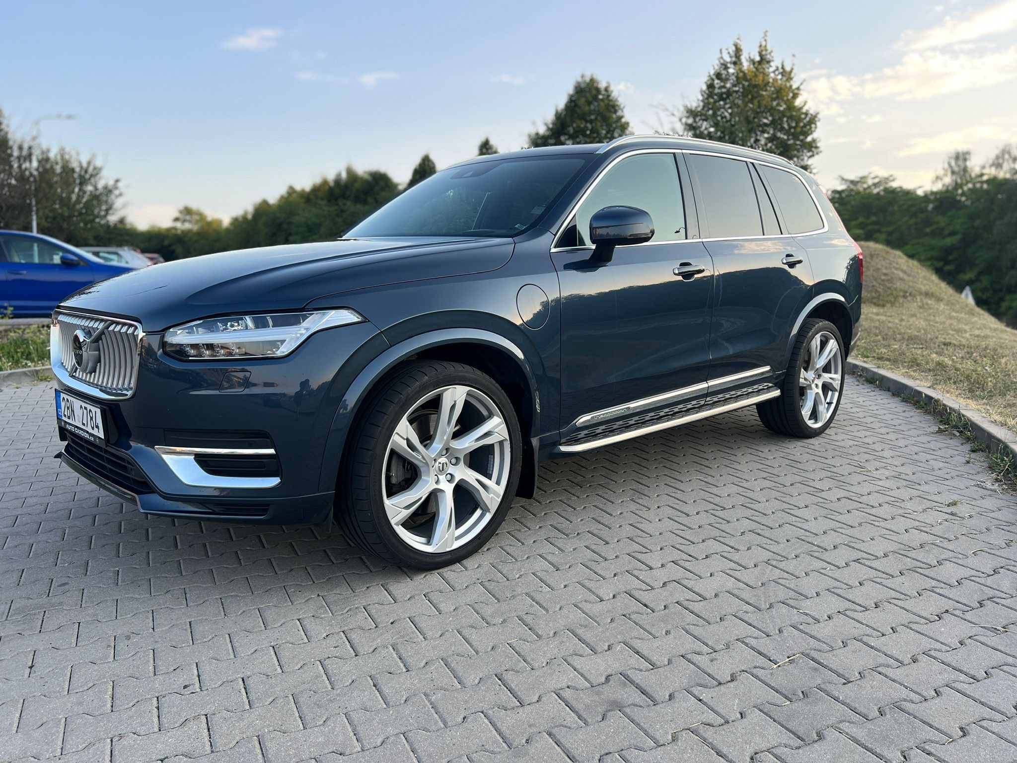 Volvo XC90, T8/B&W/Nappa/vzduch/360/HUD/21 - fotka 4