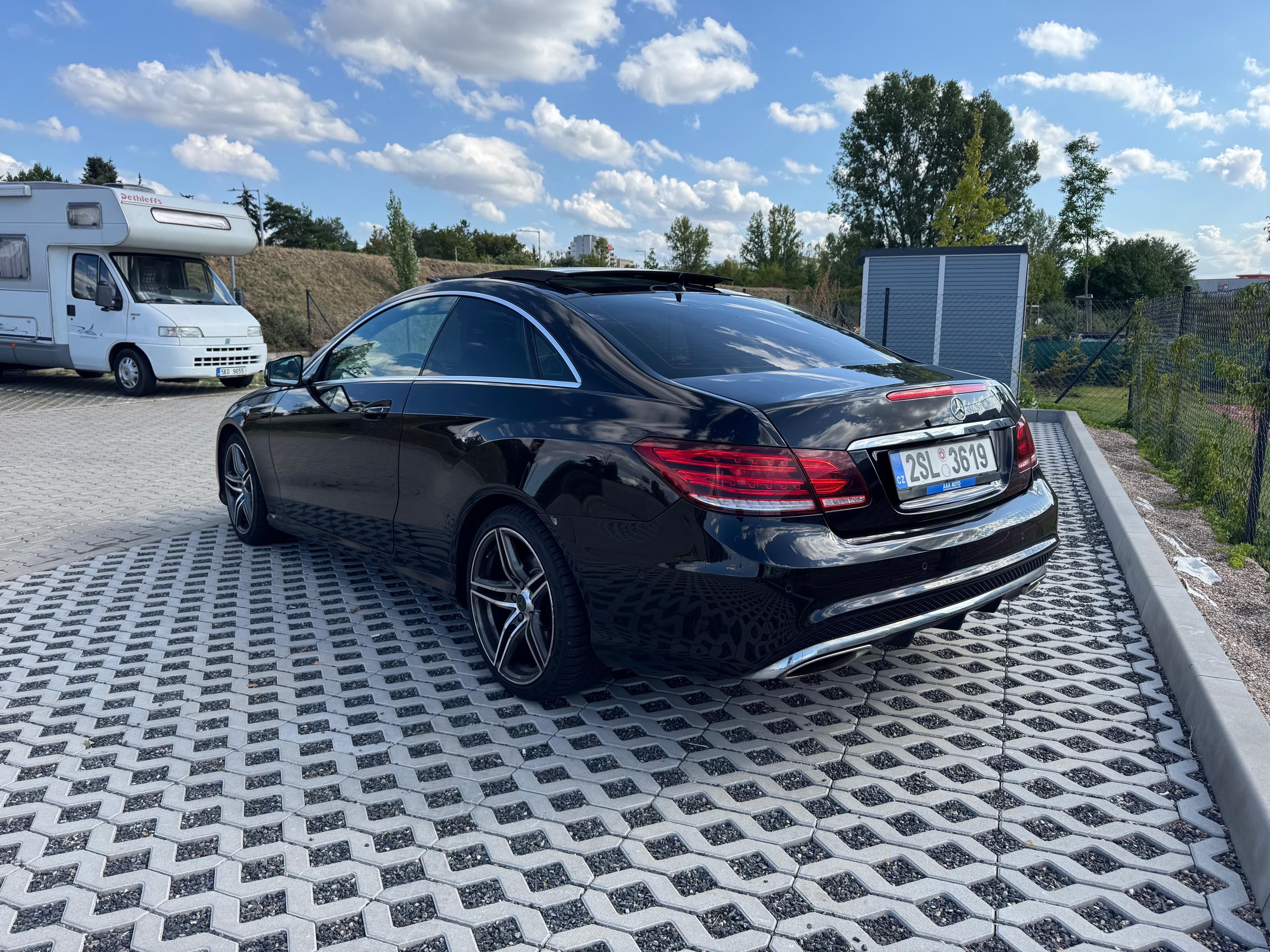 Mercedes-Benz Třídy E, Mercedes E-Class Coupe 4Matic - fotka 3