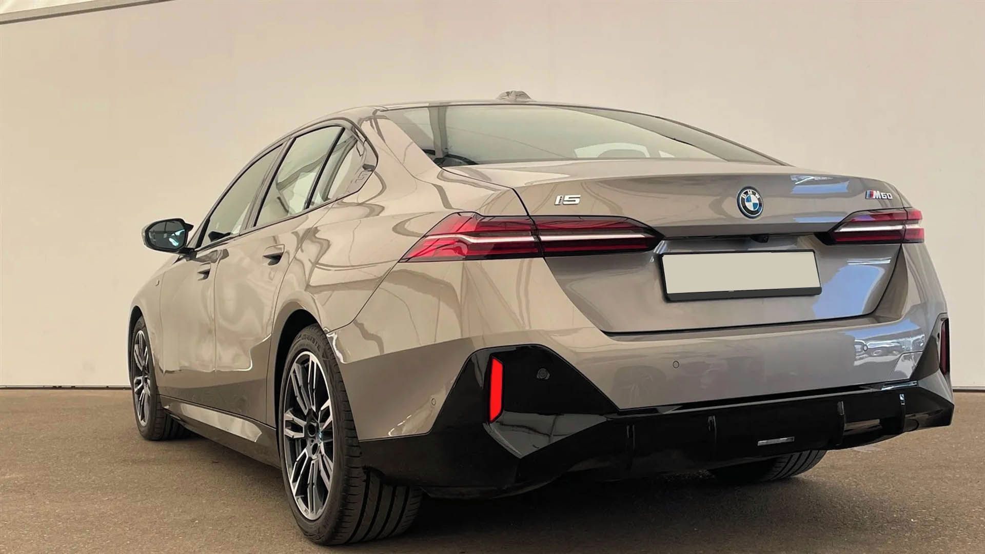 BMW i5, M60 xDrive HuD 360 H/K 4zon - fotka 3