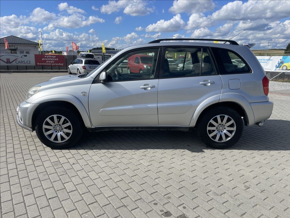 Toyota Rav4, 2,0 D-4D 85kw Klima 4x4 po STK - fotka 2