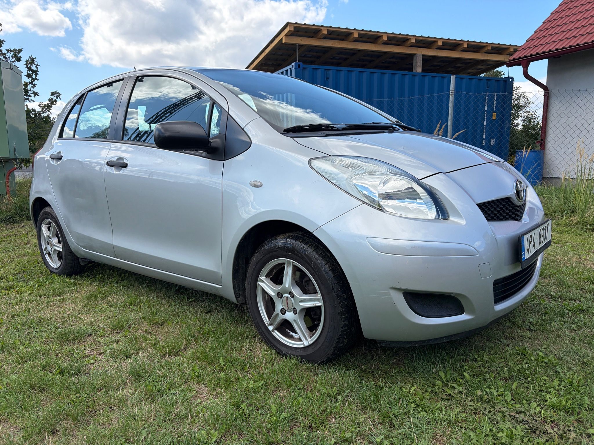 Toyota Yaris, 1.0 VVT-i, Parkovací senzory, - fotka 3