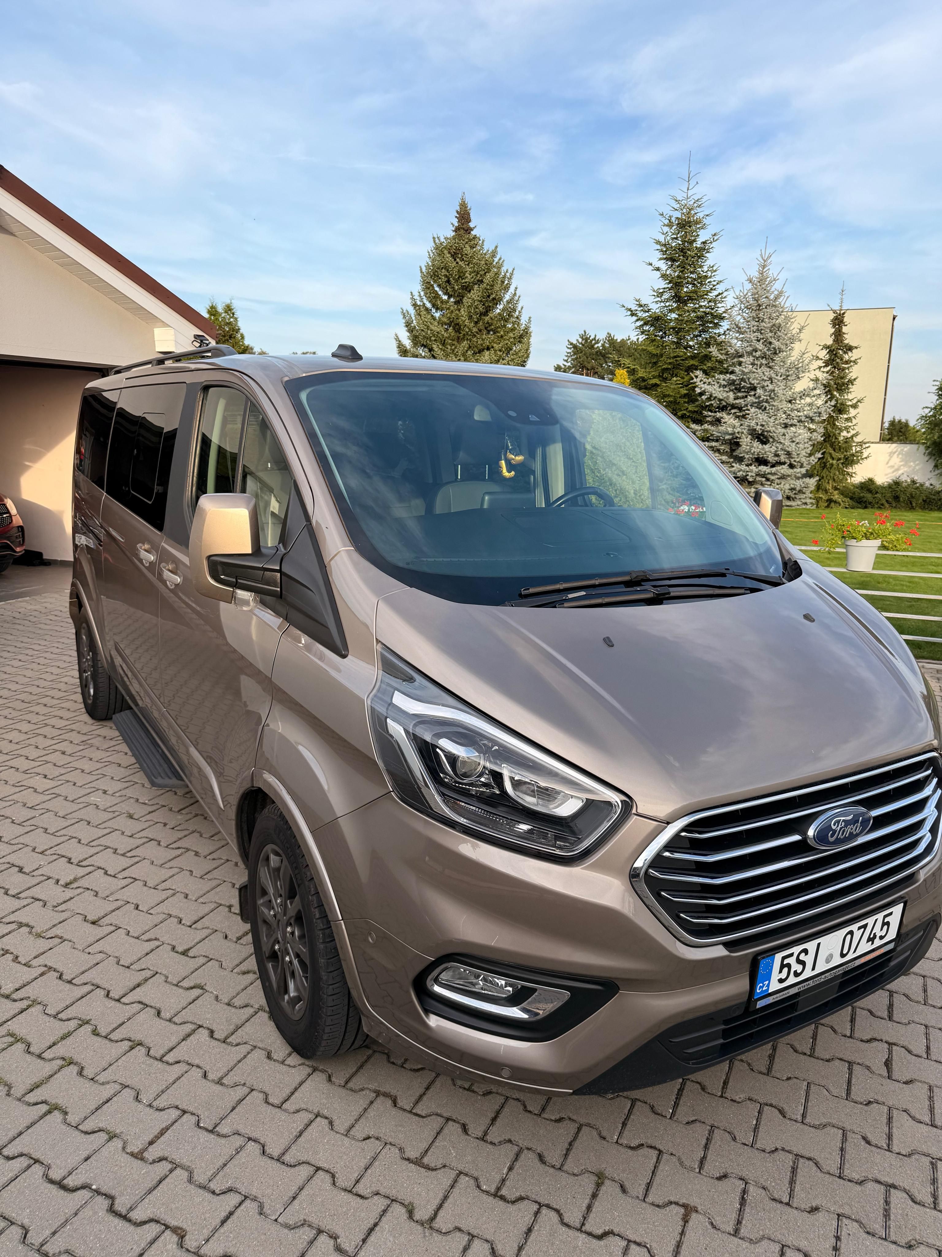 Ford Tourneo Custom - fotka 2