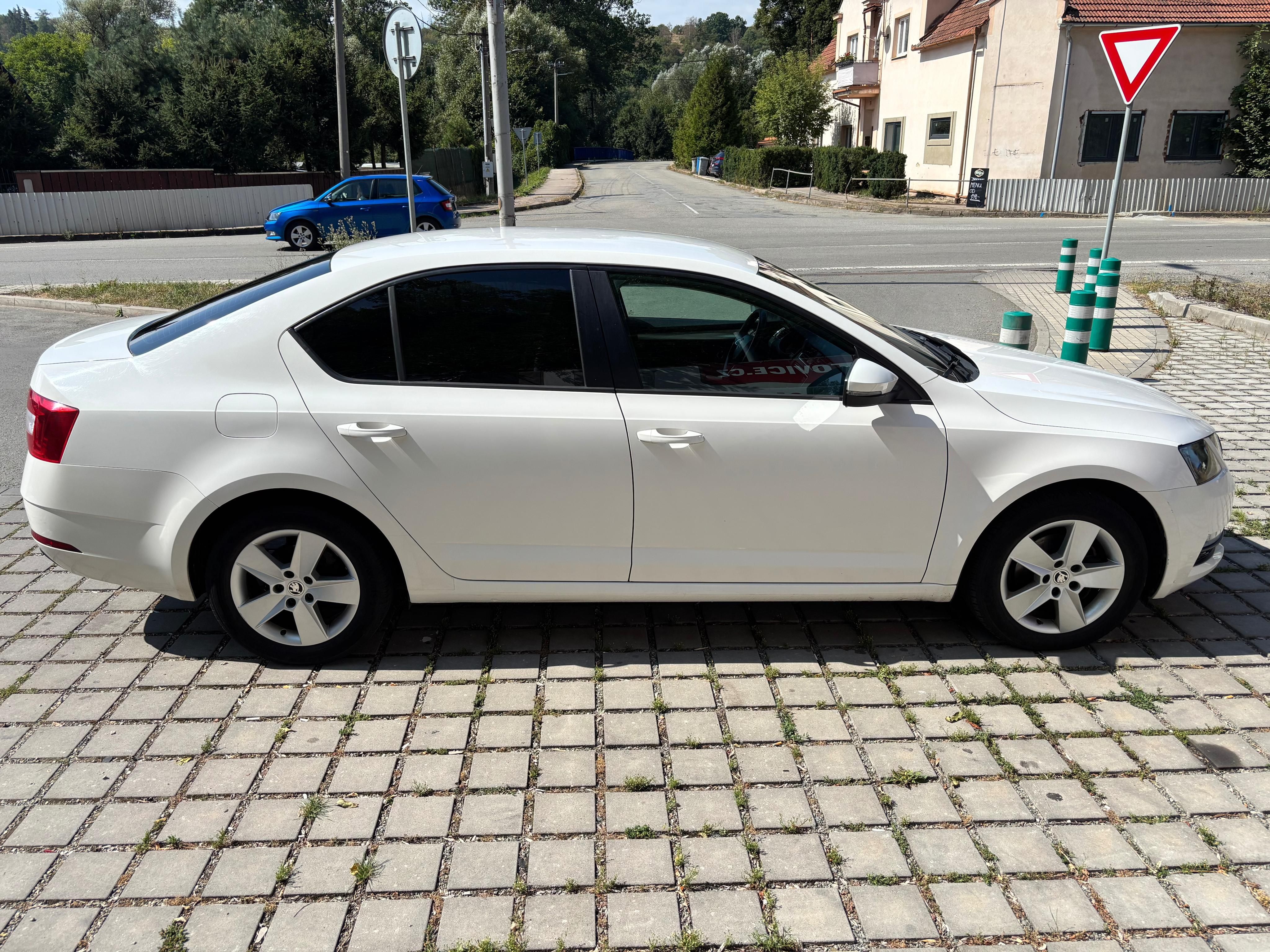 Škoda Octavia, 1.6 TDI, 85 kW, servisováno - fotka 4