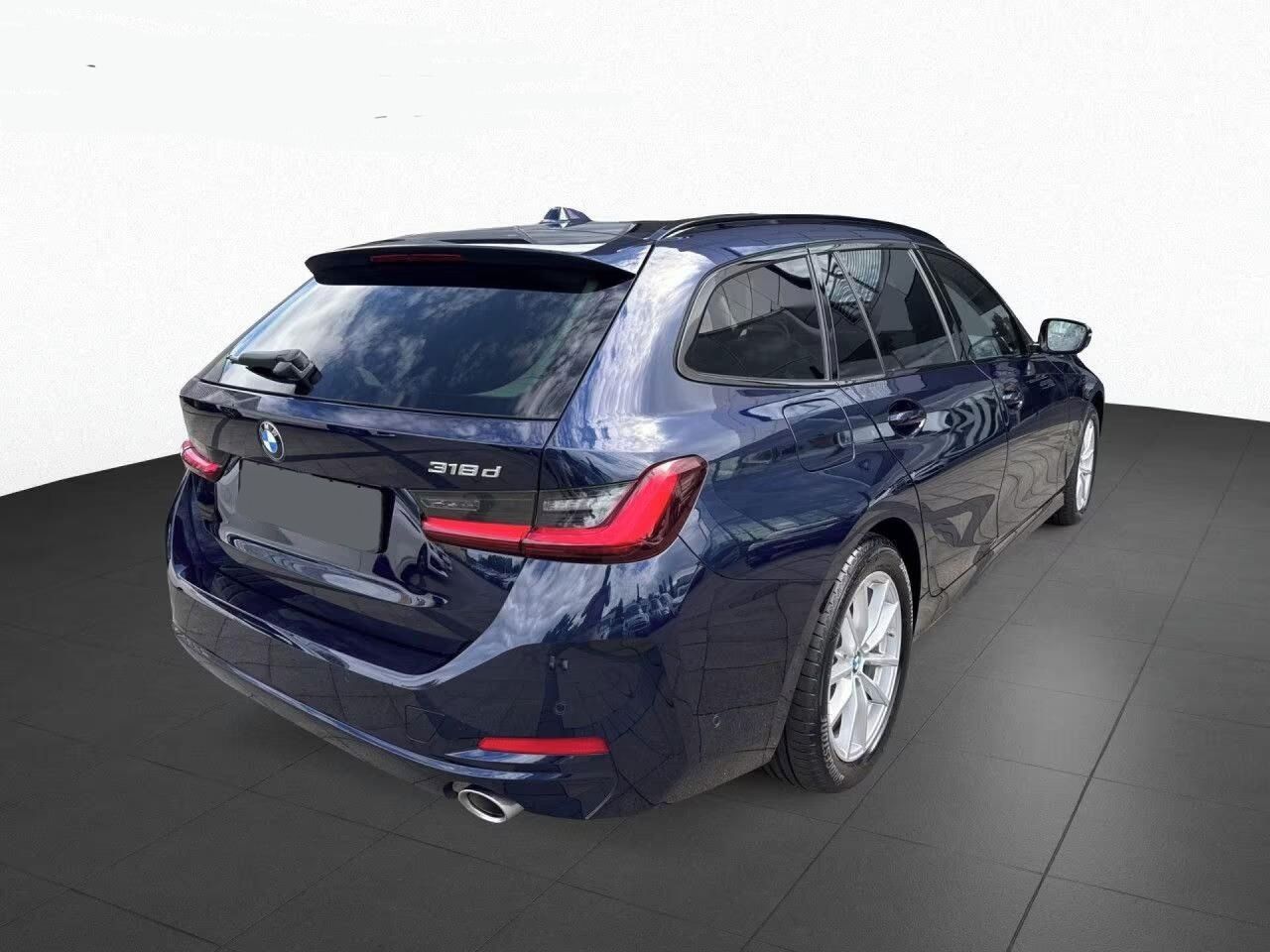 BMW Řada 3, 318 d Touring M Shadow Line - fotka 4
