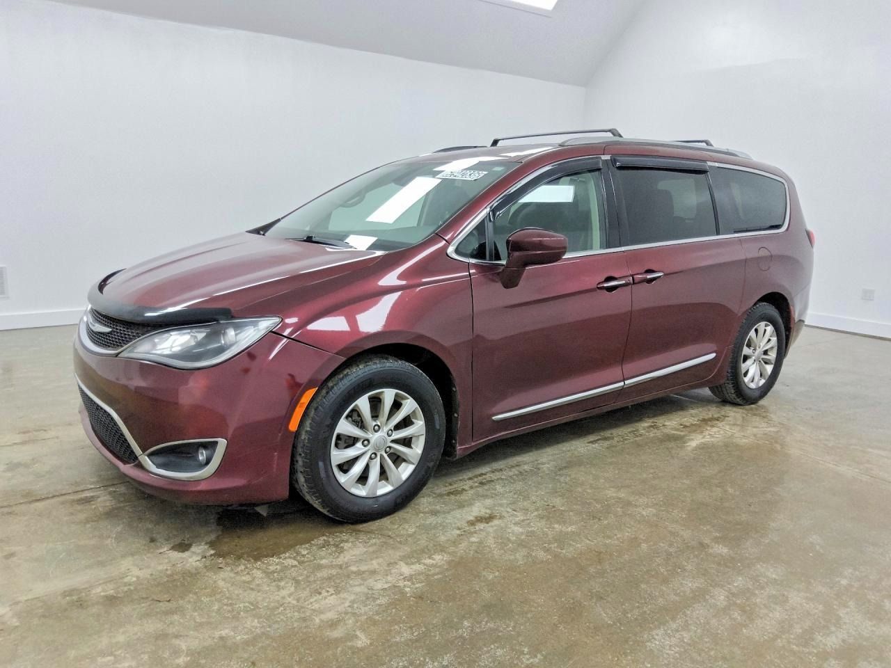 Chrysler Pacifica, Auto na cestě