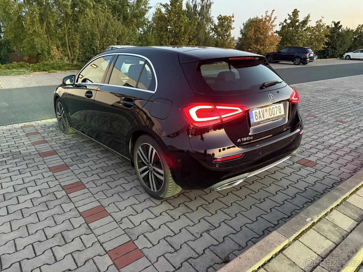 Mercedes-Benz Třídy A, Mercedes-Benz A180d - fotka 3