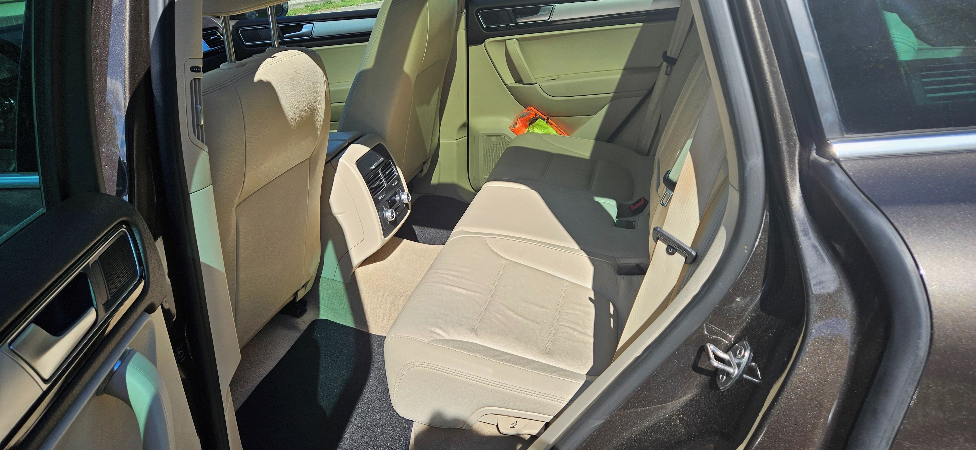 Volkswagen Touareg, 3,0 TDi, V6 - fotka 4