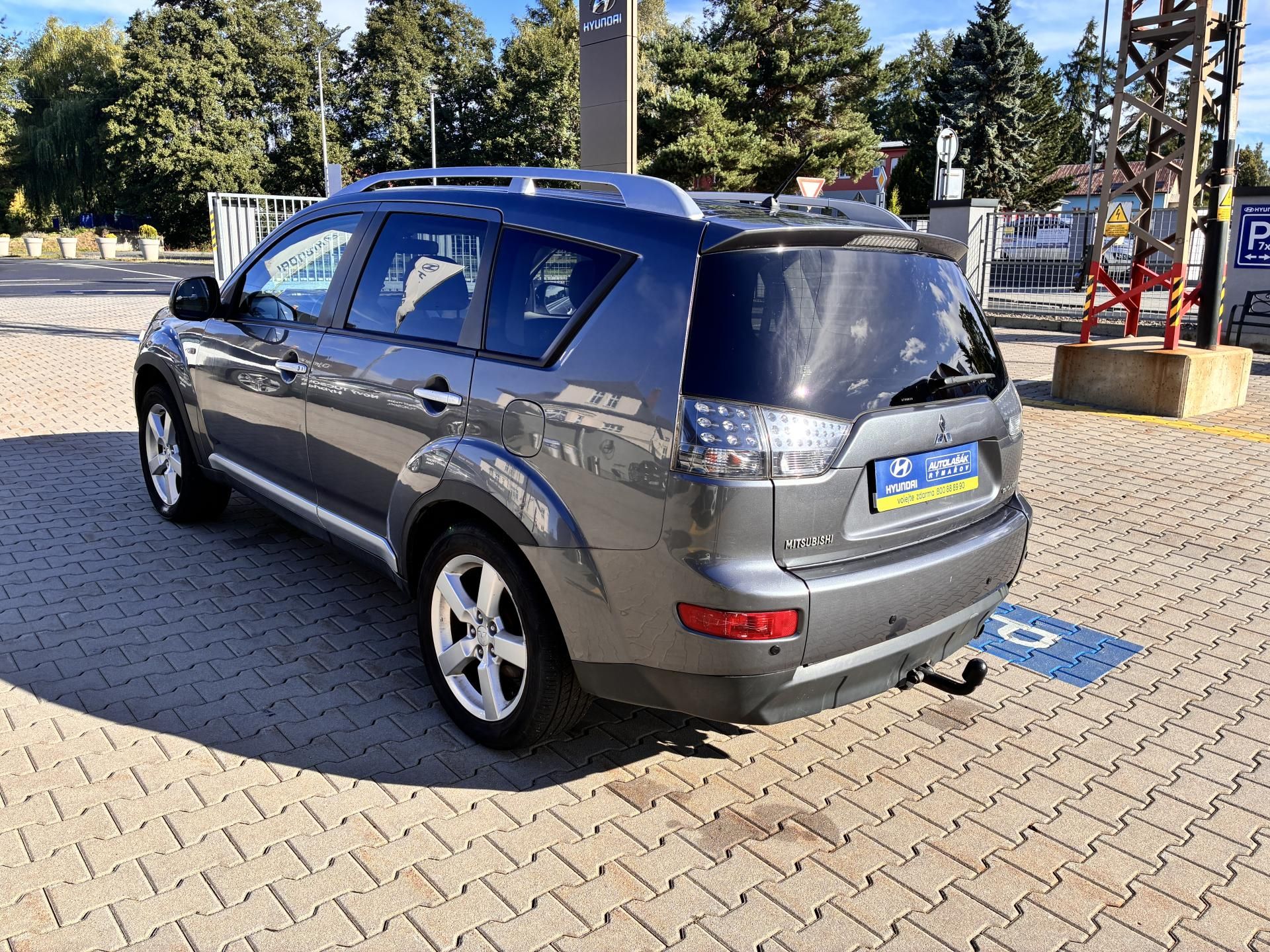 Mitsubishi Outlander, 2.0DiD 103kW 4x4 7MÍST INSTYLE - fotka 5