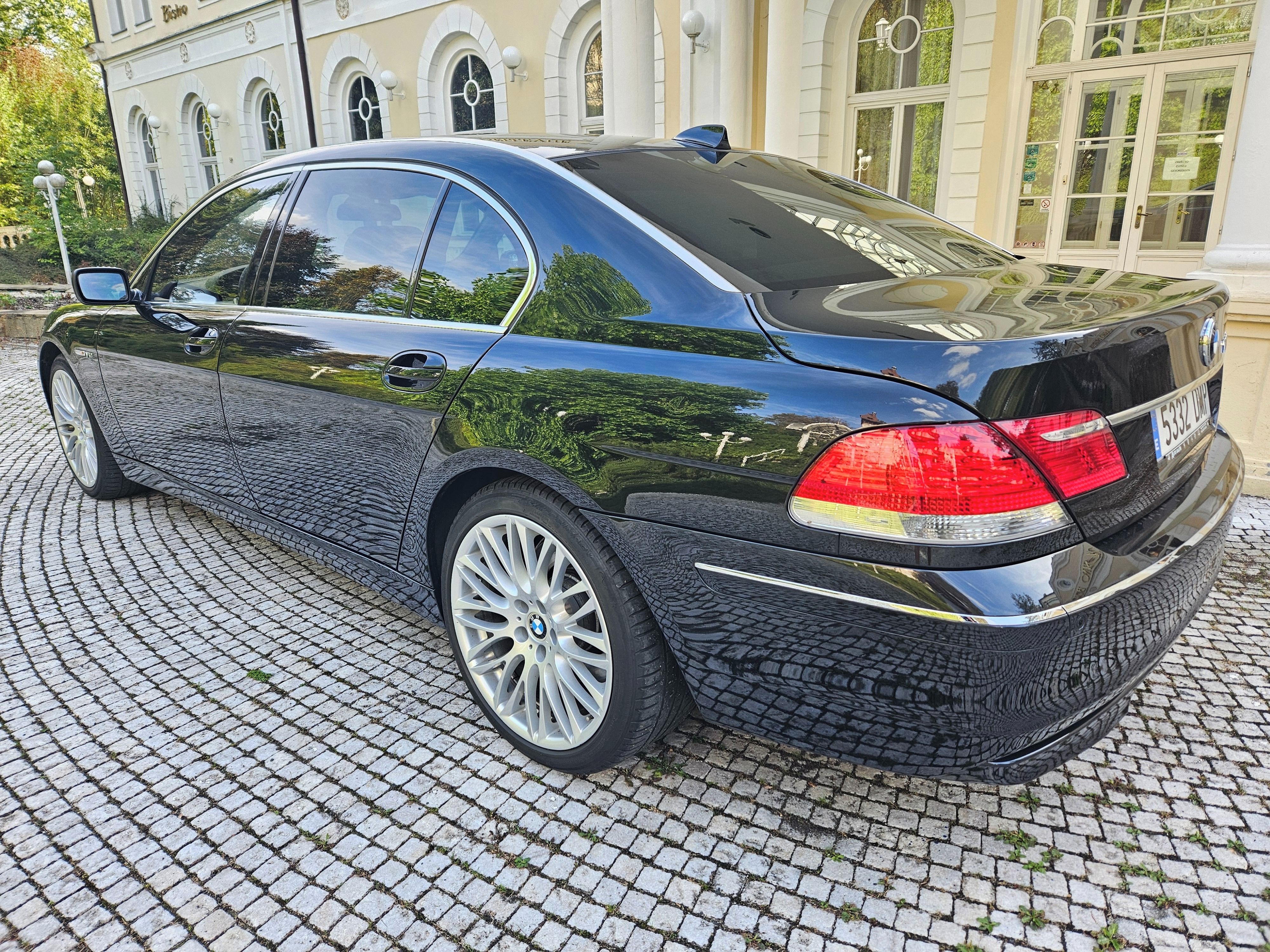 BMW Řada 7, 760 Li 1.majitel, 33.700 km!!! - fotka 3