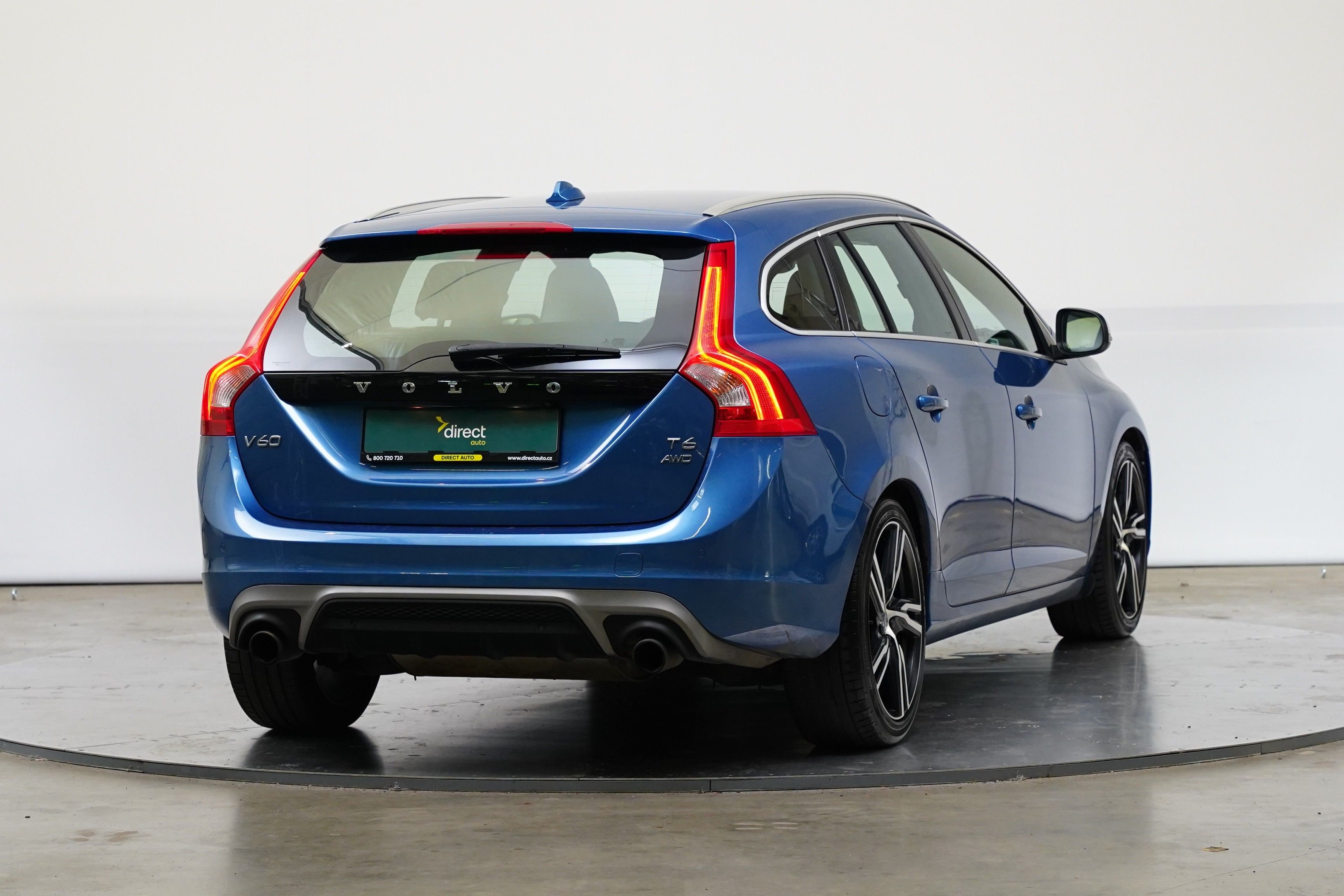 Volvo V60, 2.0 T6 AWD 225 kW R-Desing - fotka 2