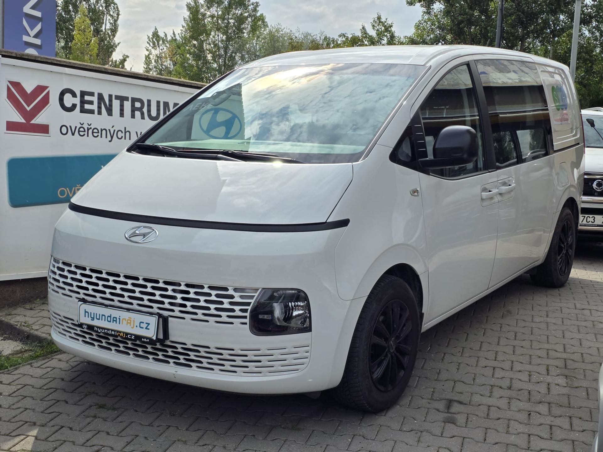 Hyundai Staria, 2.2-1.MAJ-DPH-VAN-6 MÍST - fotka 6