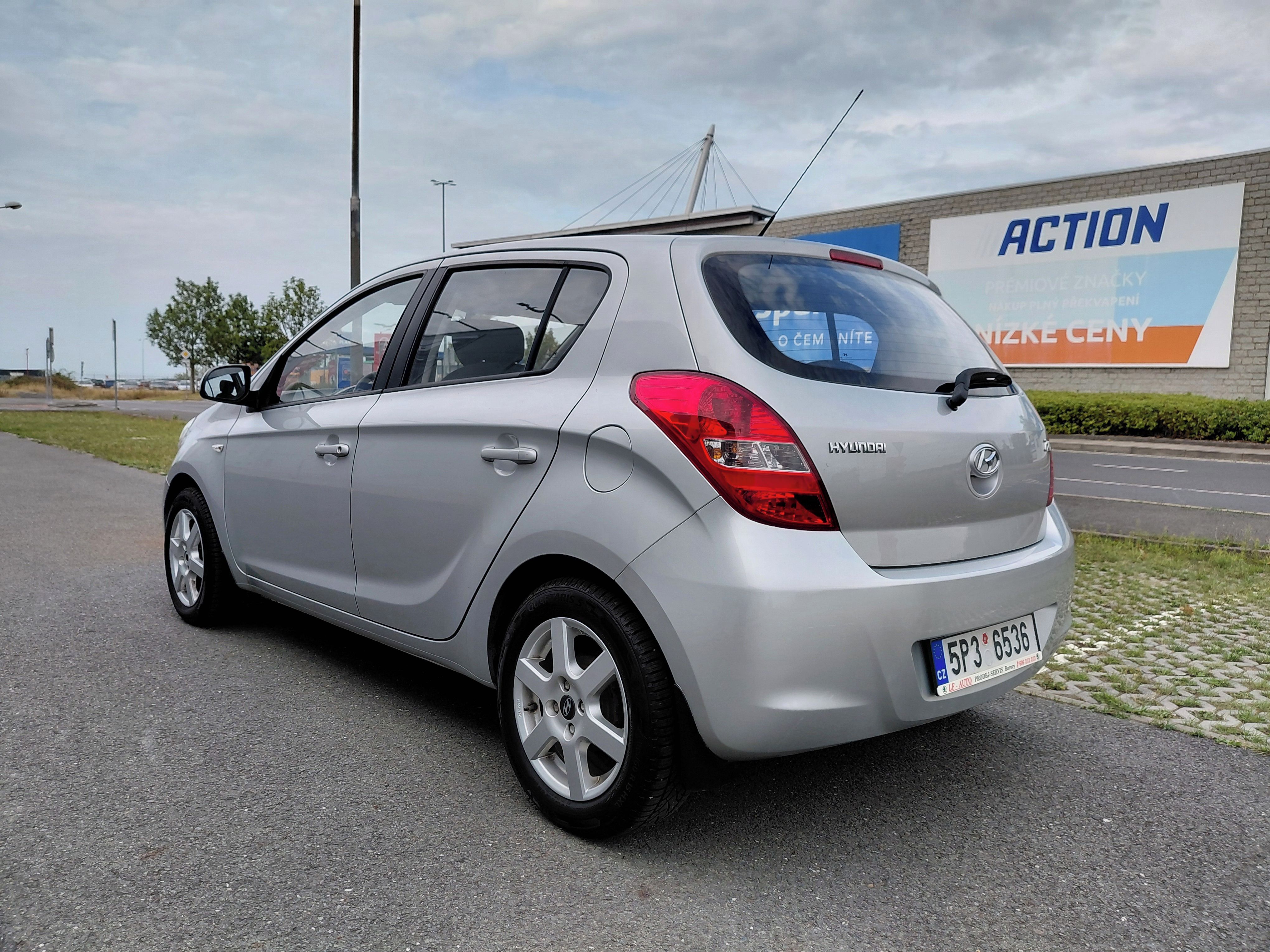 Hyundai i20, 1.2i STK 09/2028,NOVÉ PNEU,TOP - fotka 5