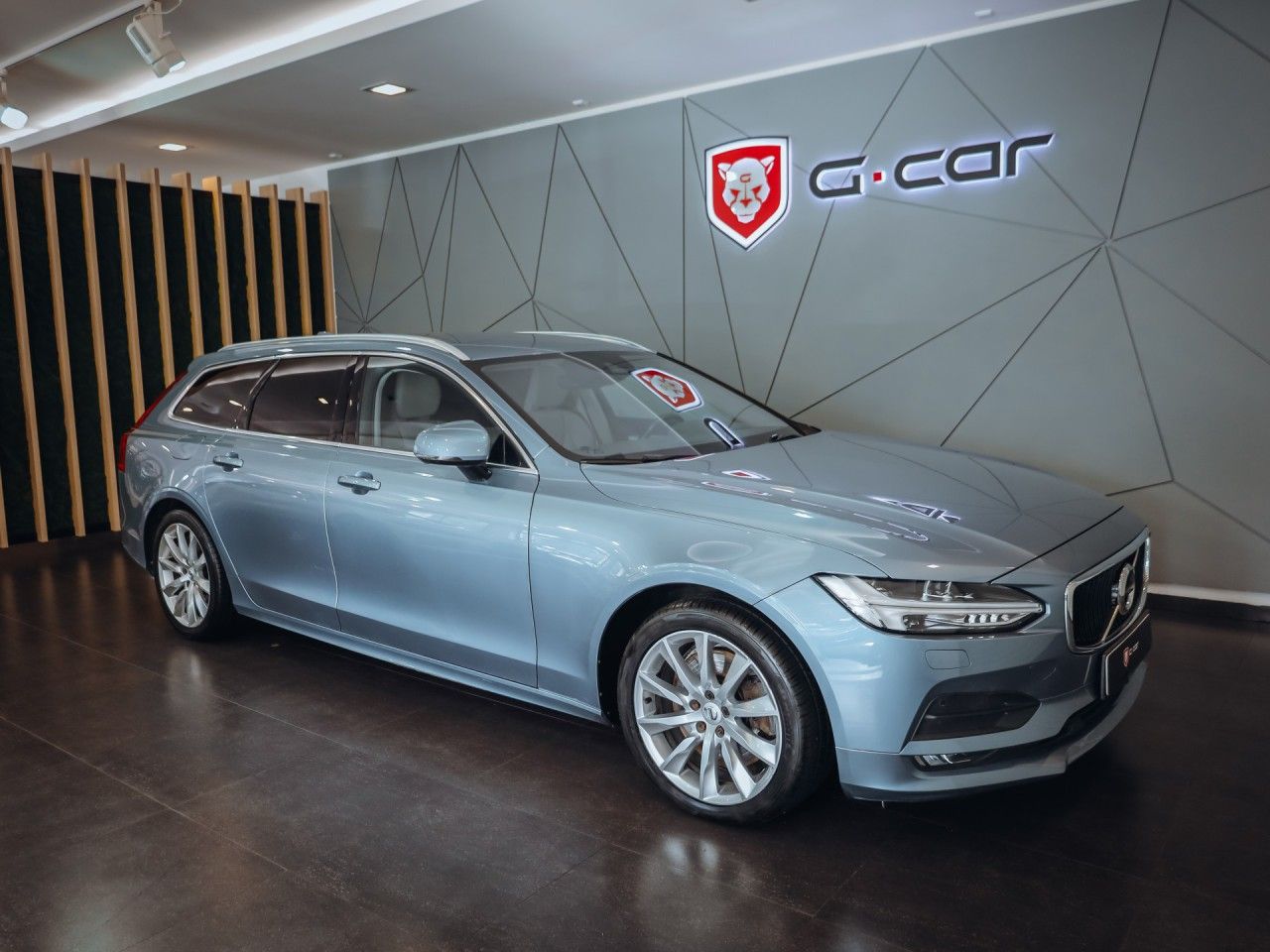 Volvo V90, D5 Momentum 173 kW AWD - fotka 3