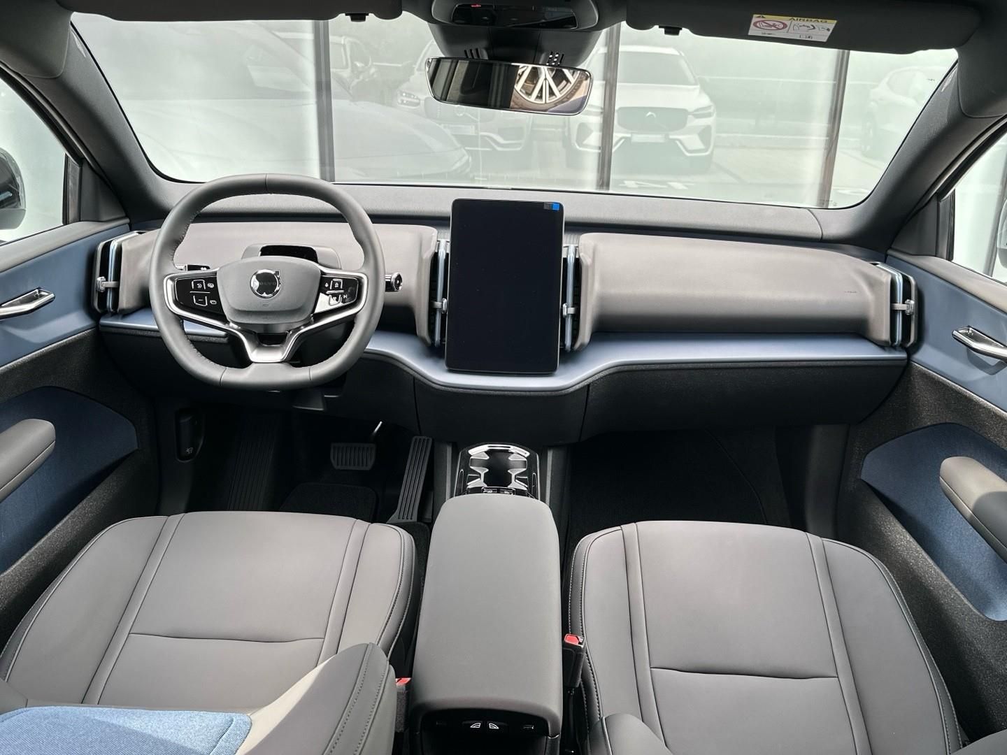 Volvo EX30, P5 Long Range Electric 200kW P - fotka 4
