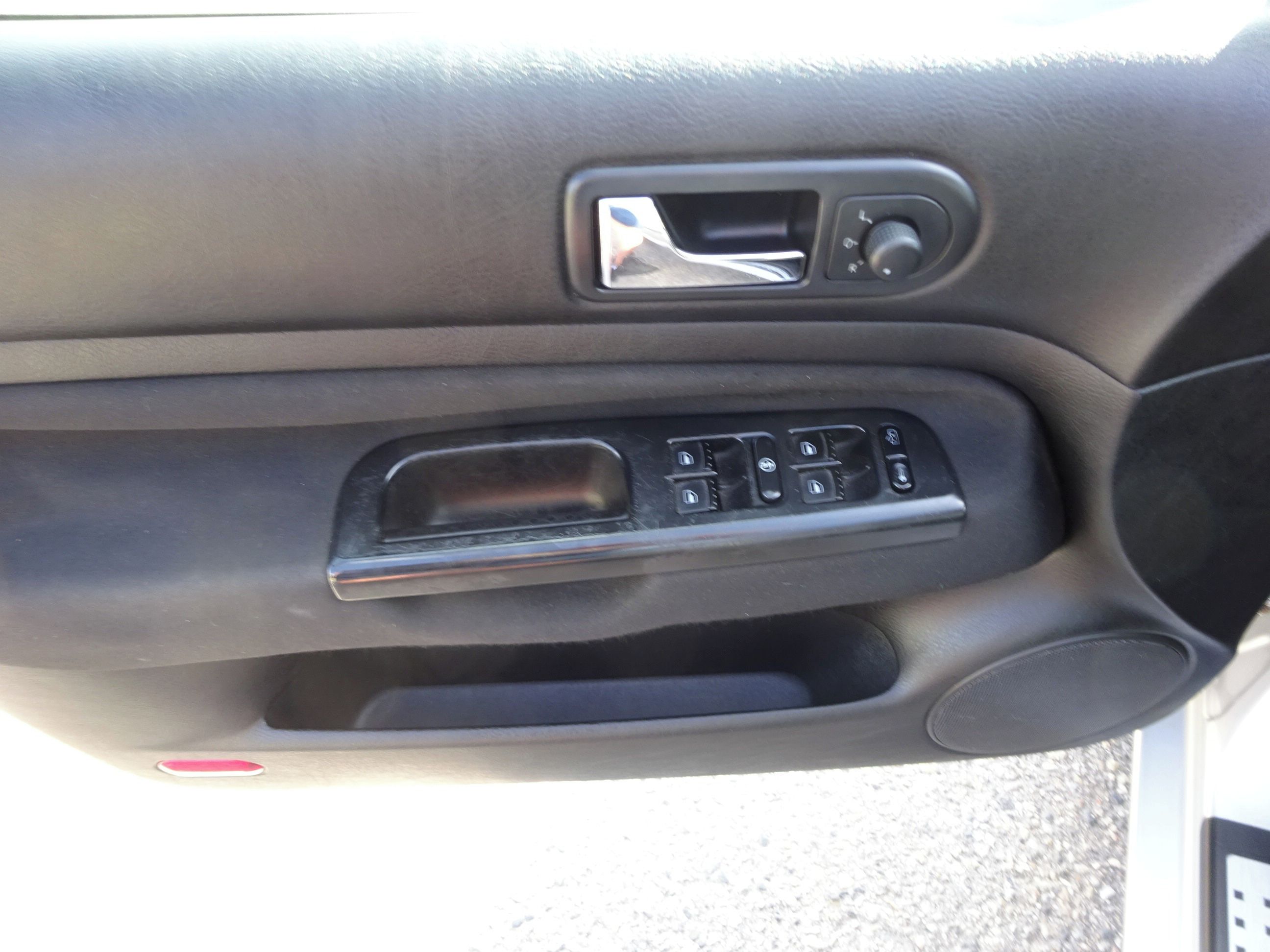 Volkswagen Golf, 1.9 TDI (74 KW) KLIMA - fotka 6