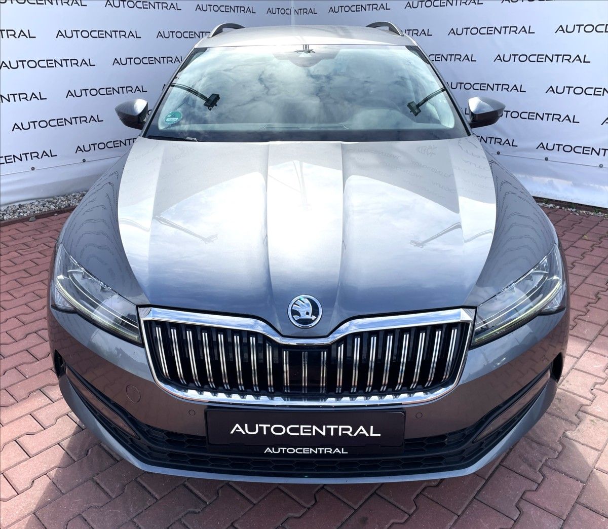 Škoda Superb, 2,0 TDI DSG 110kw zachovalé,se - fotka 2