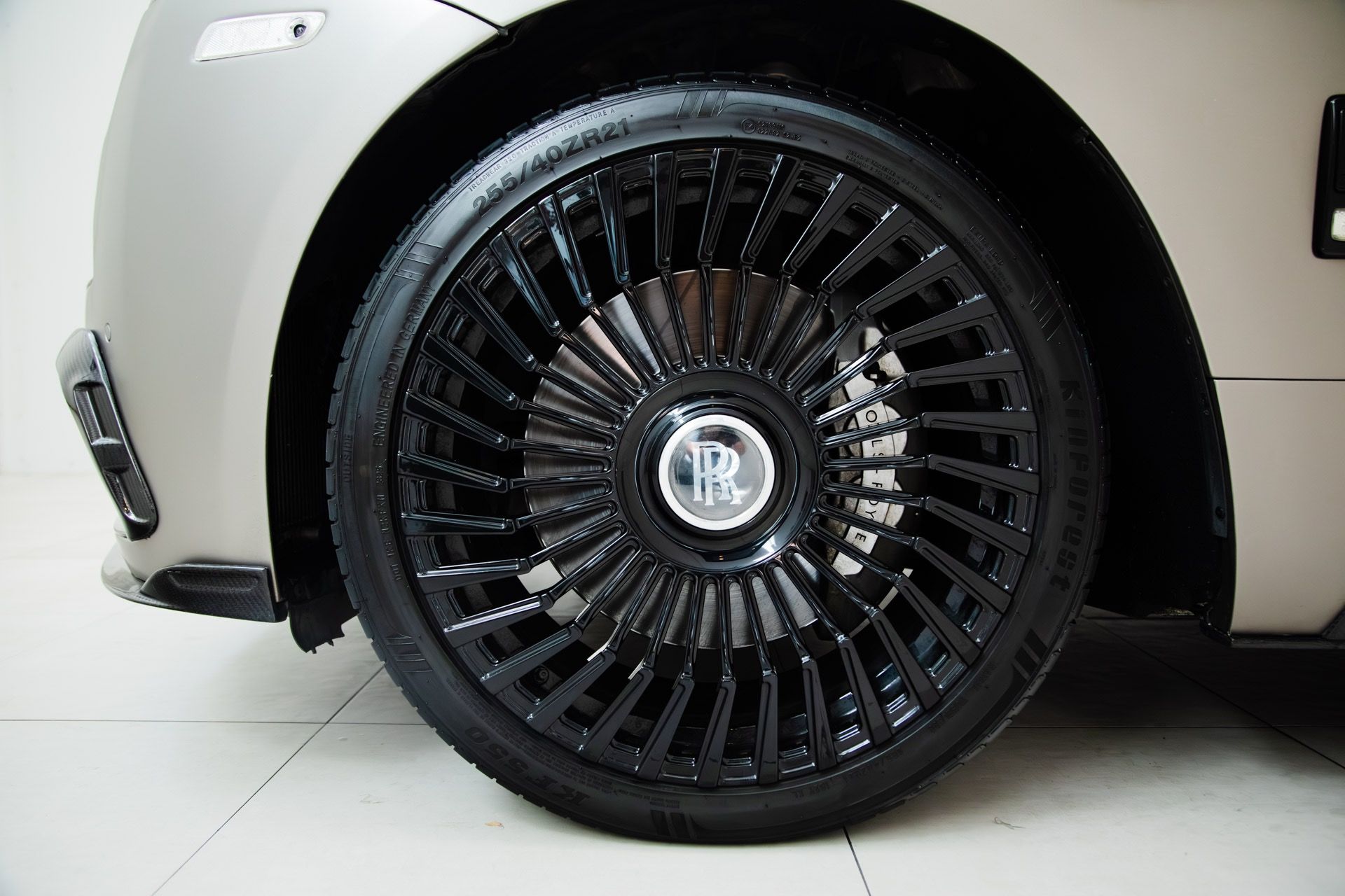 Rolls-Royce Wraith, 6.6 V12*STARLIGHT*BESPOKE* - fotka 5