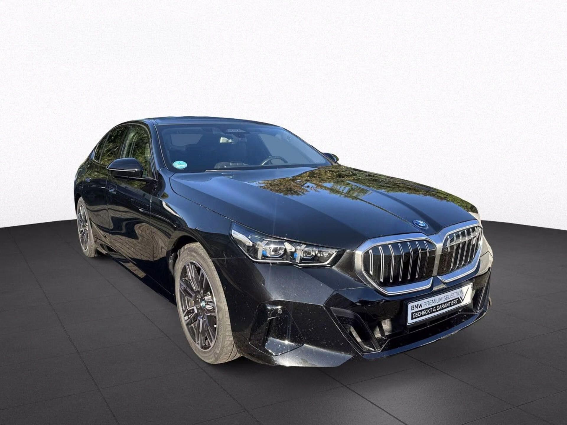 BMW i5, xDrive40 M-Sport B&W Pano HuD - fotka 2
