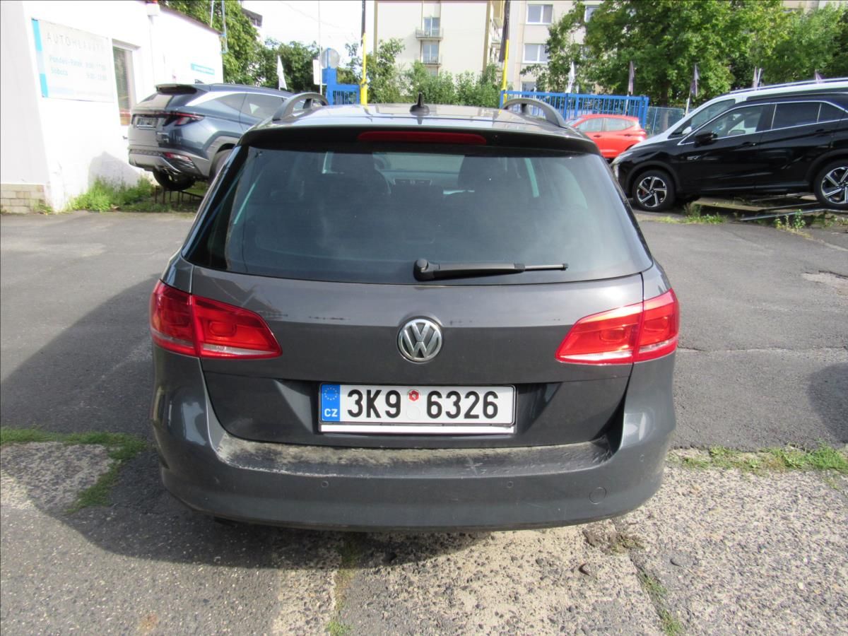 Volkswagen Passat, 1,6 TDi 77kW Variant - fotka 5