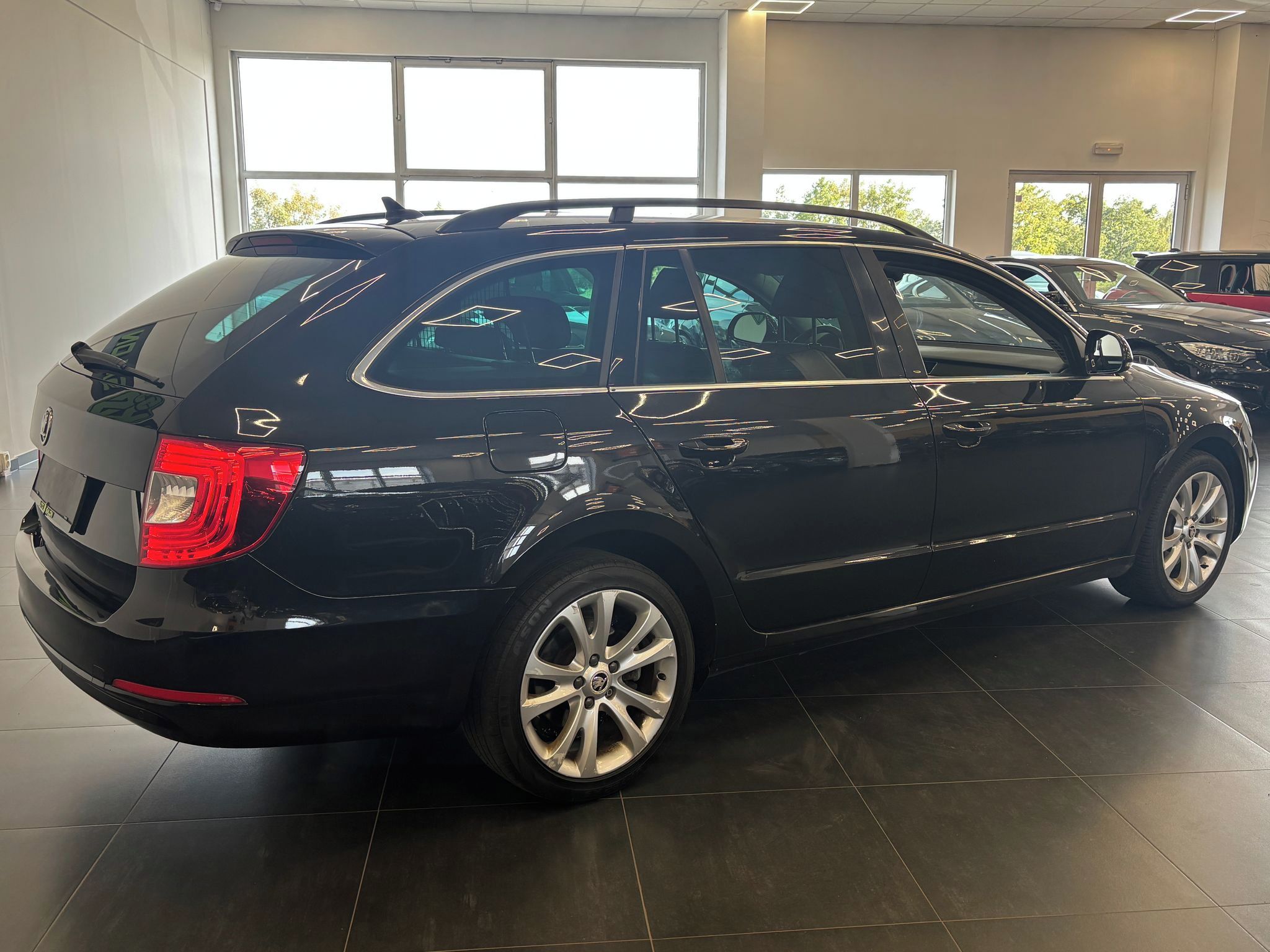 Škoda Superb, 2.0TDI 125kW DSG, LED, Senzory - fotka 5
