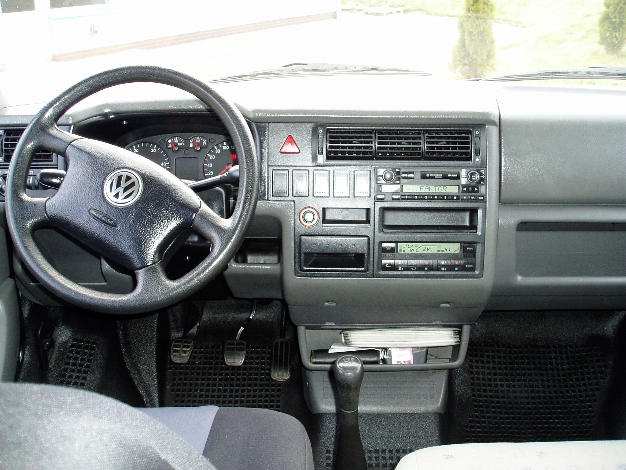 Volkswagen Caravelle, T4 2.5 TDI - fotka 6