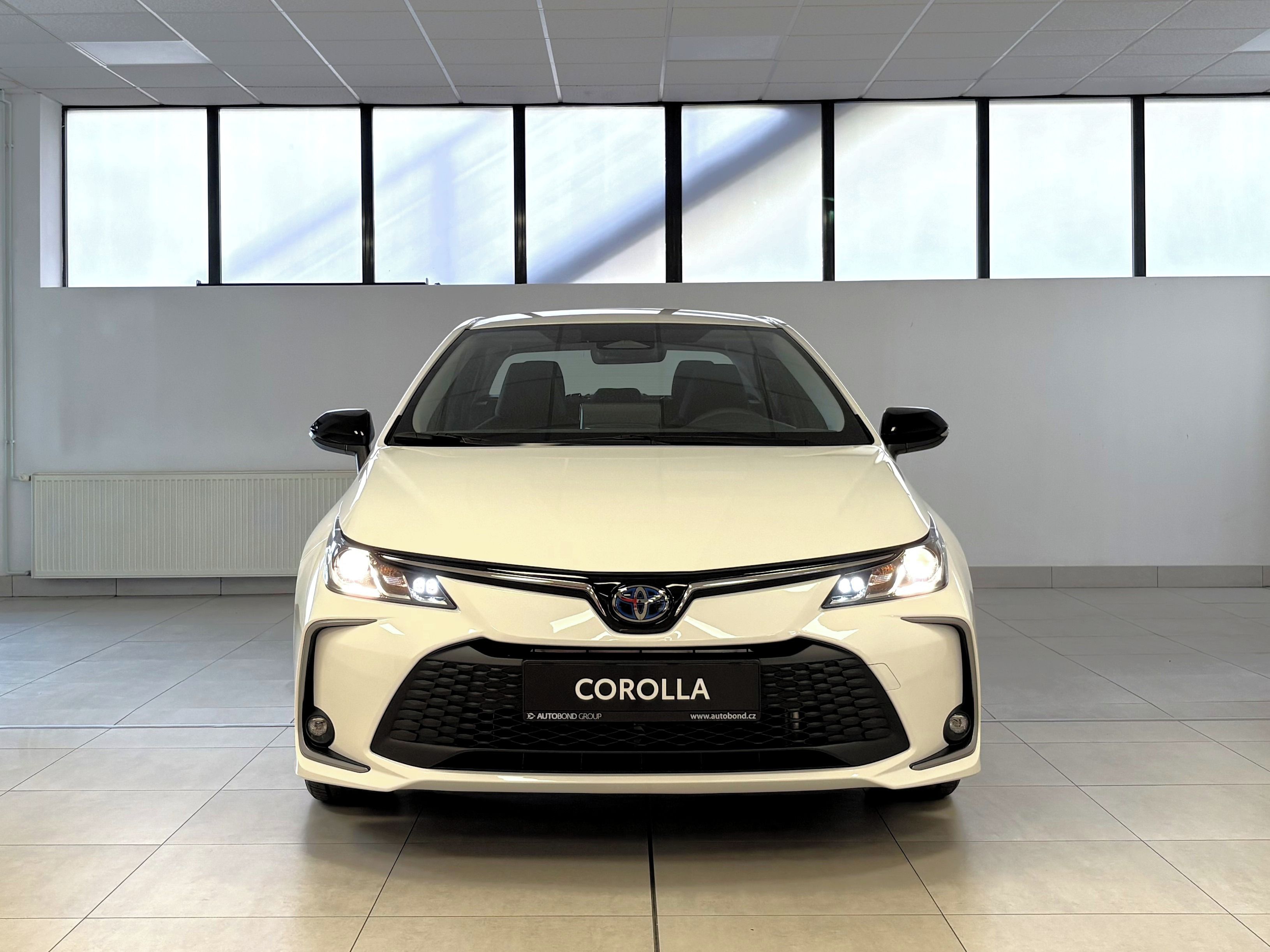 Toyota Corolla, 1,8 HEV Comfort - fotka 2