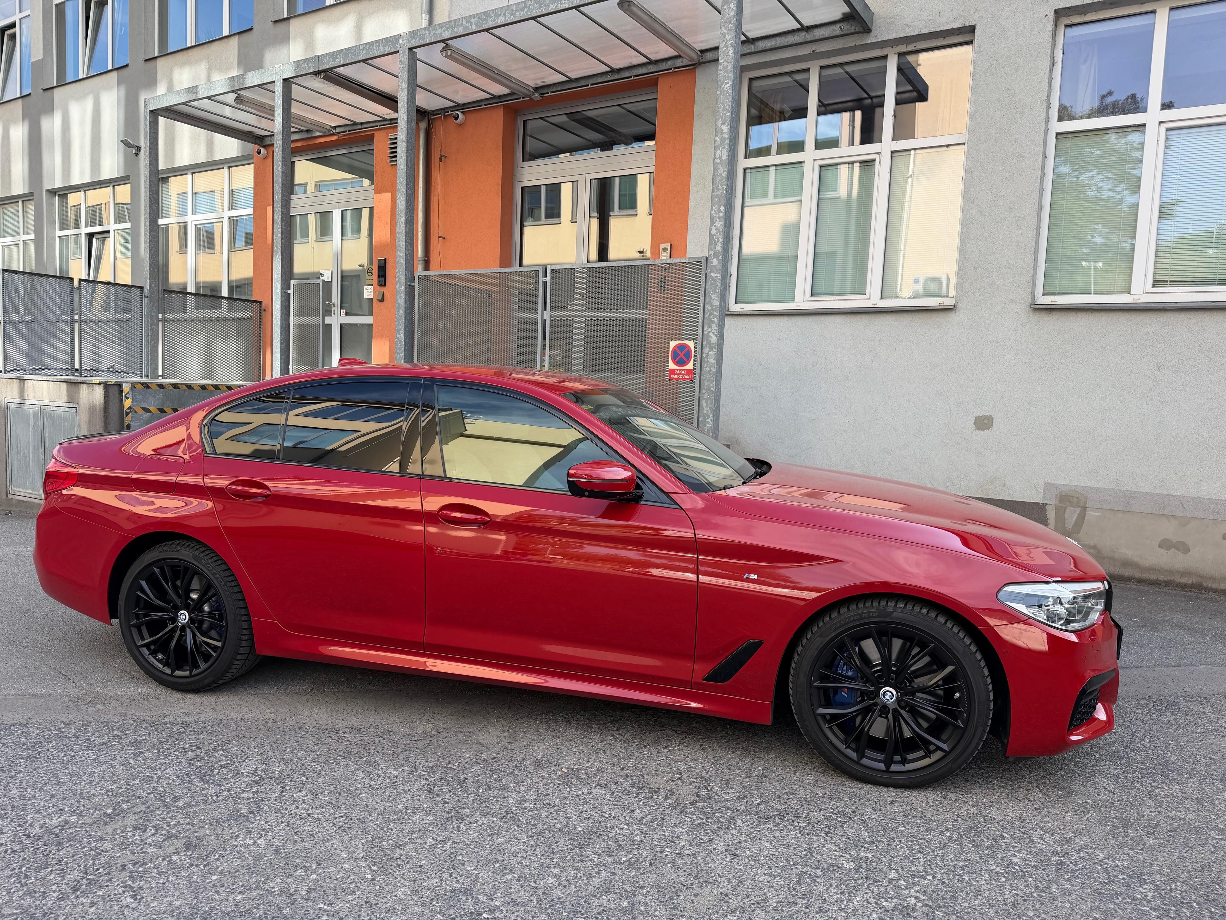 BMW Řada 5, 540i mpaket hk čr hdu - fotka 3