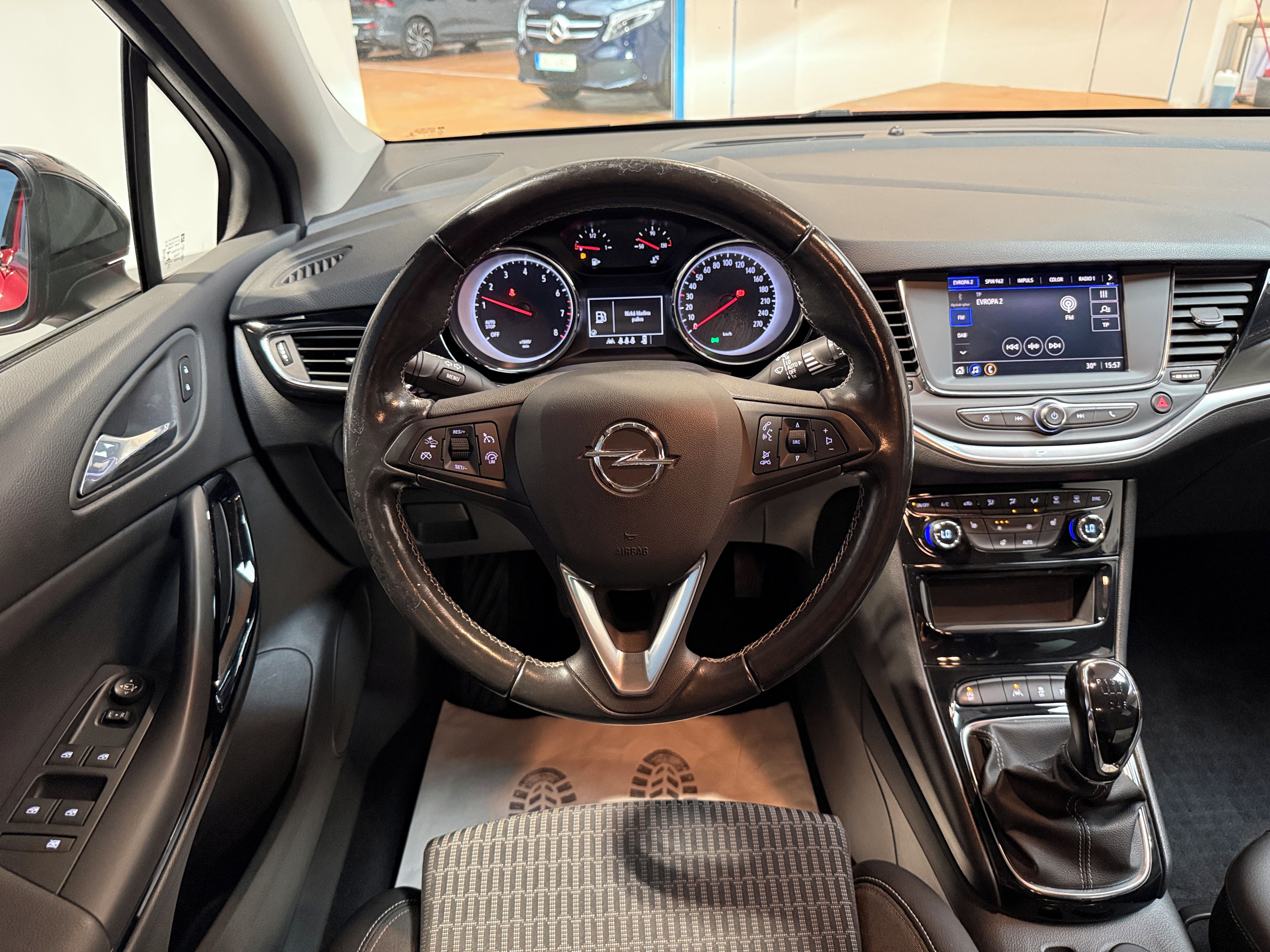 Opel Astra, 1.2 Turbo 96kW Elegance ST S/S - fotka 6