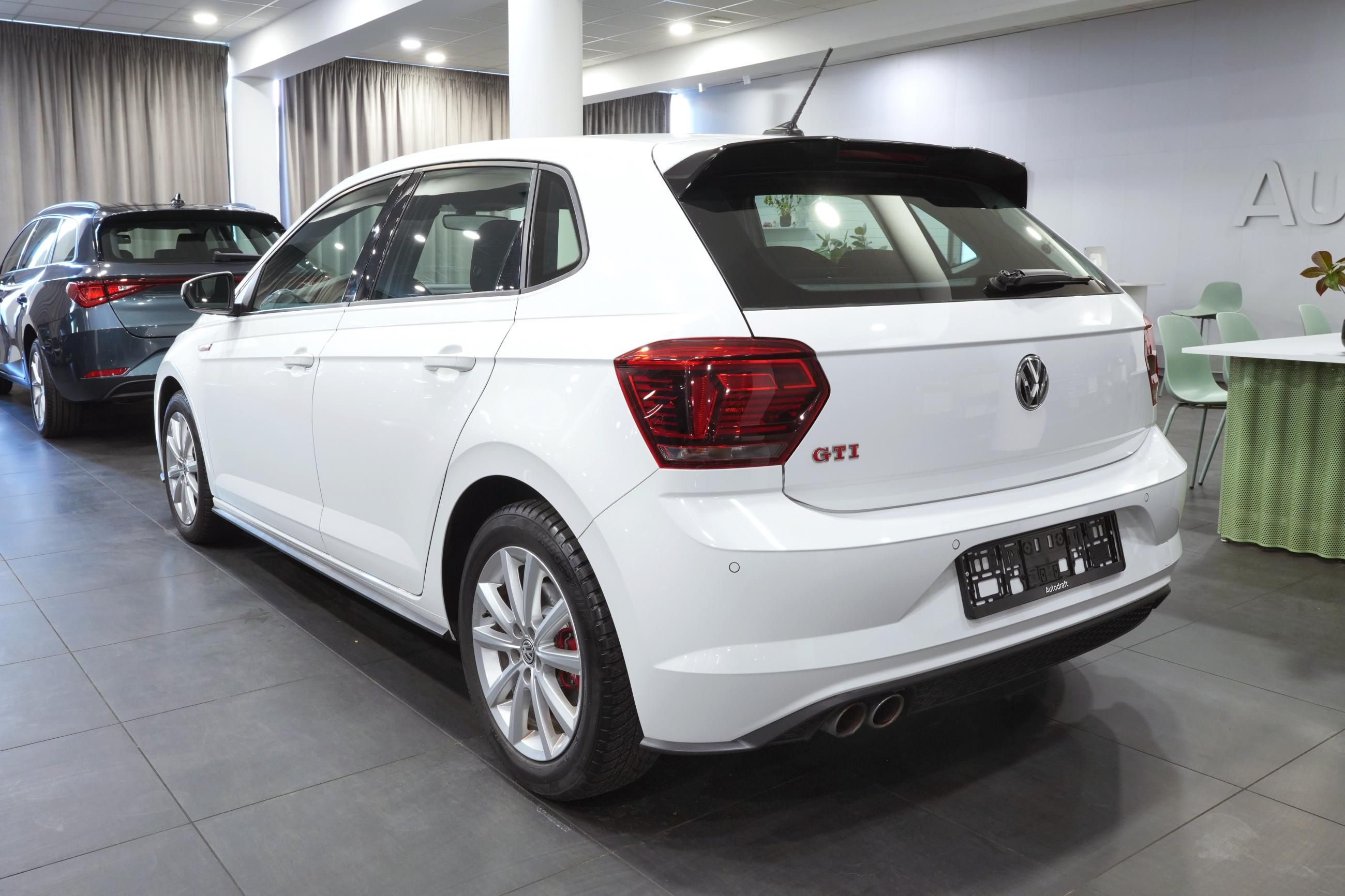 Volkswagen Polo, GTI 2.0 TSI 147kW DSG - fotka 3